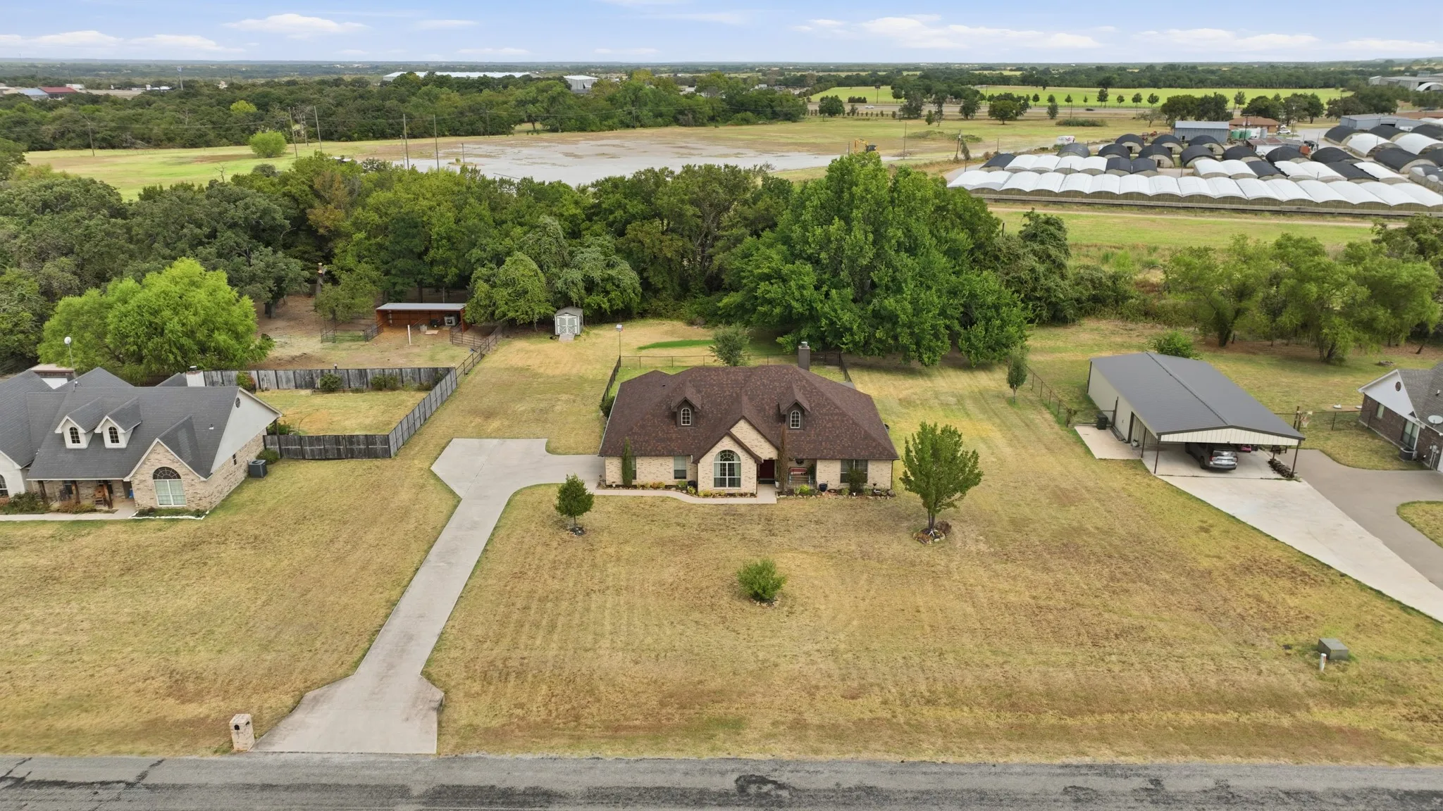 Single Family Residence For Sale in Parker County , 197 Savannah Drive, Weatherford, Texas 76087, 4 Bedroom, 2 Bathroom, 2 Garage spaces, 2,204 Sqft, built in 2009, mls#21368142, Real Estate Agent in Weatherford, Homes For Sale in Parker county, Homes For Sale in Weatherford, Realtor in Weatherford Texas, Real Estate Brokerage Independent Realty Texas, Luminita Cordes Realtor