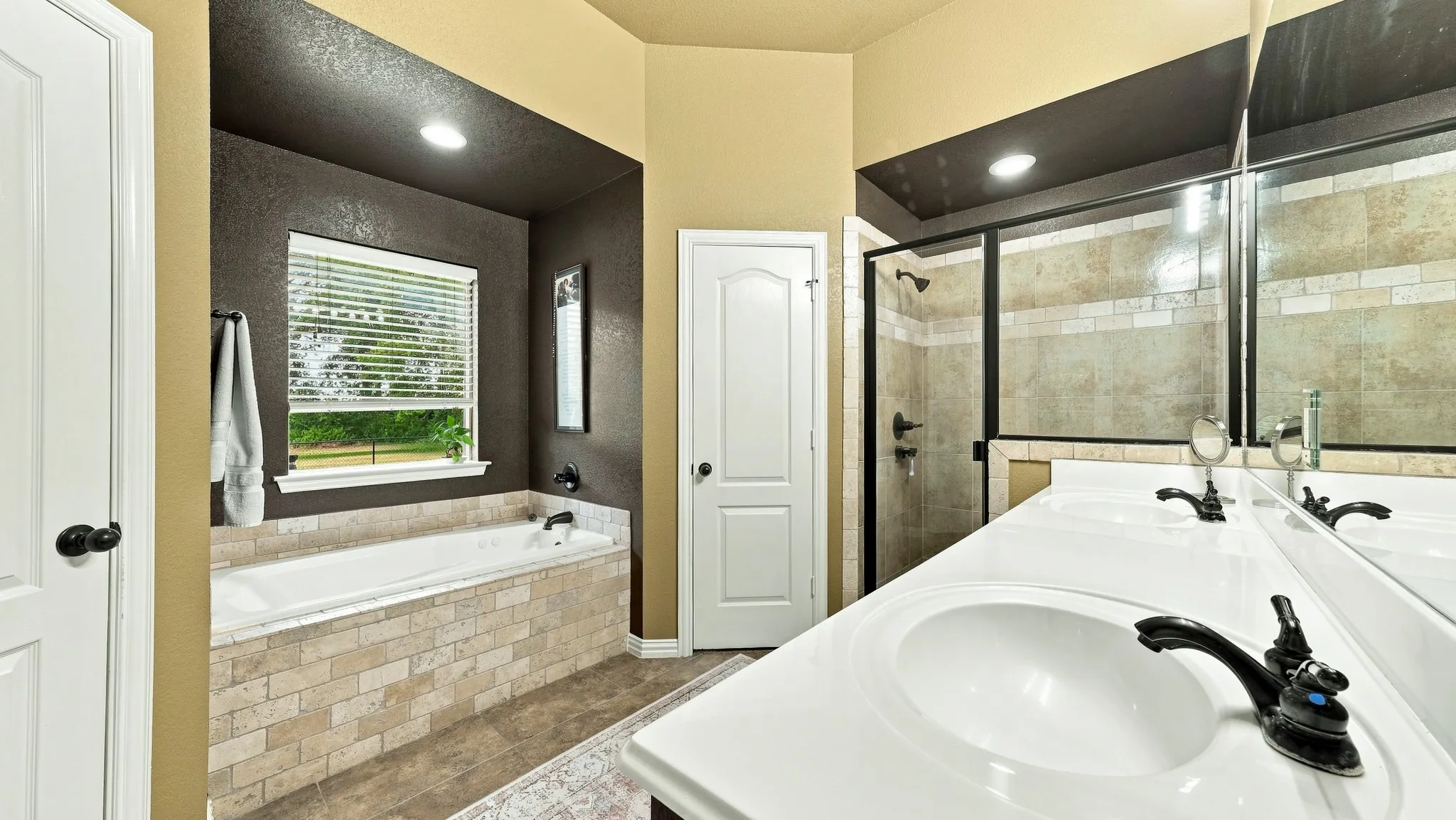 Single Family Residence For Sale in Parker County , 197 Savannah Drive, Weatherford, Texas 76087, 4 Bedroom, 2 Bathroom, 2 Garage spaces, 2,204 Sqft, built in 2009, mls#21368142, Real Estate Agent in Weatherford, Homes For Sale in Parker county, Homes For Sale in Weatherford, Realtor in Weatherford Texas, Real Estate Brokerage Independent Realty Texas, Luminita Cordes Realtor