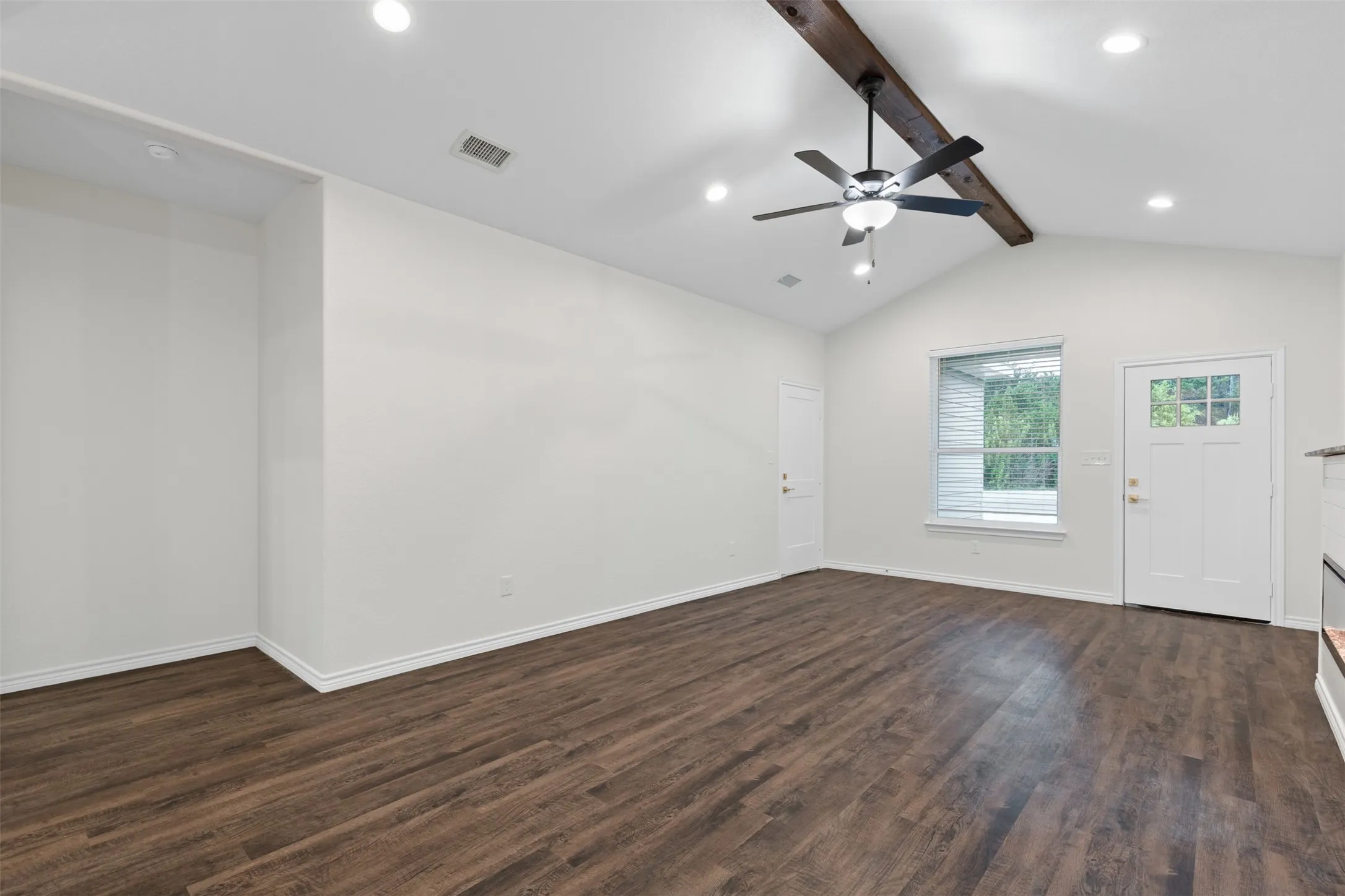 Single Family Residence For Rent in Hood County , 5623 Barkridge Drive, Granbury, Texas 76048, 3 Bedroom, 2 Bathroom, 1 Garage spaces, 1,440 Sqft, built in 2025, mls#21376035, Real Estate Agent in Granbury, Homes For Rent in Hood county, Homes For Rent in Granbury, Realtor in Granbury Texas, Real Estate Brokerage Independent Realty Texas, Luminita Cordes Realtor