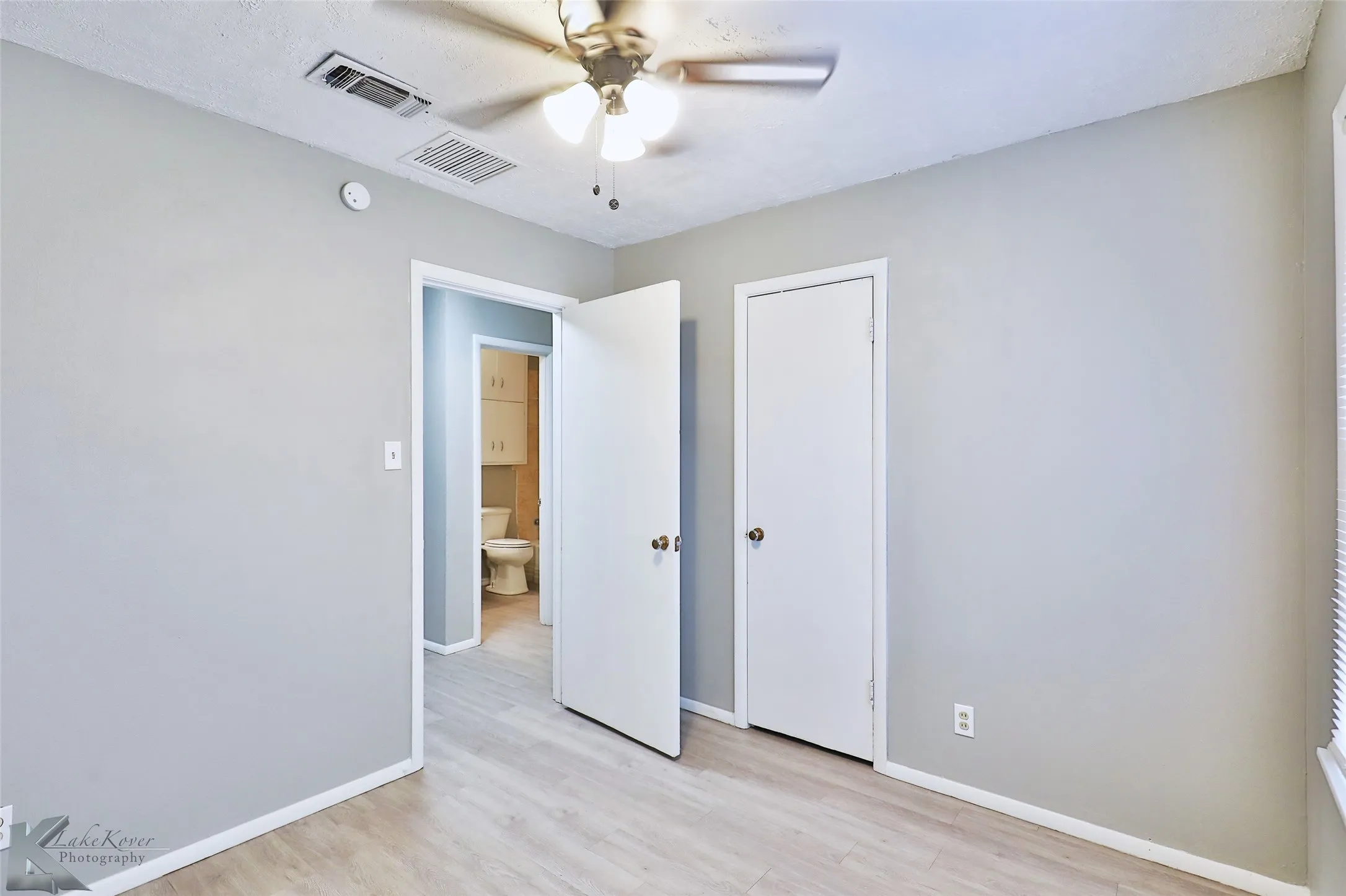 Single Family Residence For Rent in Taylor County , 1413 Westview Drive, Abilene, Texas 79603, 3 Bedroom, 2 Bathroom, Garage spaces, 1,785 Sqft, built in 1955, mls#21376039, Real Estate Agent in Abilene, Homes For Rent in Taylor county, Homes For Rent in Abilene, Realtor in Abilene Texas, Real Estate Brokerage Independent Realty Texas, Luminita Cordes Realtor
