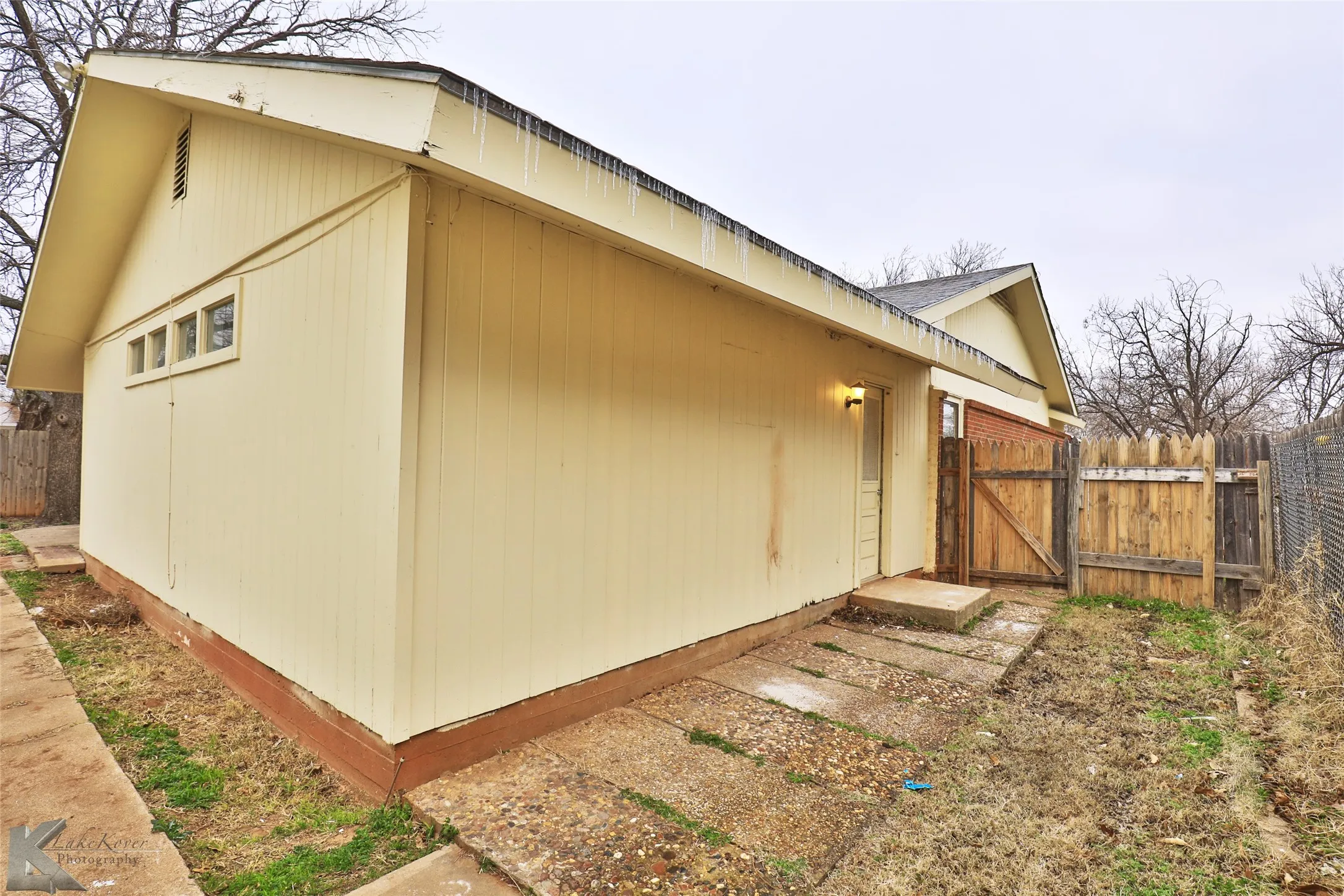 Single Family Residence For Rent in Taylor County , 1413 Westview Drive, Abilene, Texas 79603, 3 Bedroom, 2 Bathroom, Garage spaces, 1,785 Sqft, built in 1955, mls#21376039, Real Estate Agent in Abilene, Homes For Rent in Taylor county, Homes For Rent in Abilene, Realtor in Abilene Texas, Real Estate Brokerage Independent Realty Texas, Luminita Cordes Realtor