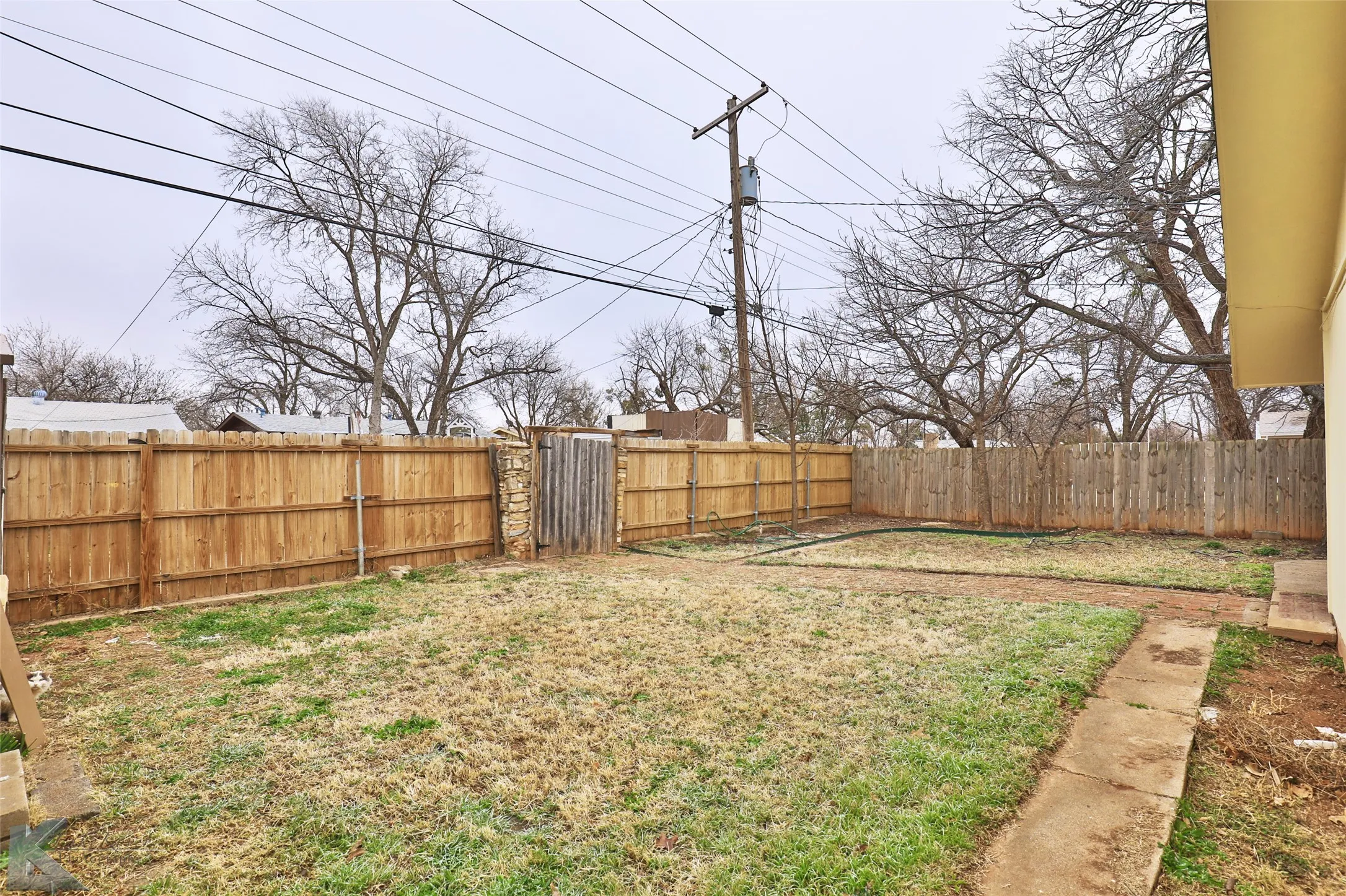 Single Family Residence For Rent in Taylor County , 1413 Westview Drive, Abilene, Texas 79603, 3 Bedroom, 2 Bathroom, Garage spaces, 1,785 Sqft, built in 1955, mls#21376039, Real Estate Agent in Abilene, Homes For Rent in Taylor county, Homes For Rent in Abilene, Realtor in Abilene Texas, Real Estate Brokerage Independent Realty Texas, Luminita Cordes Realtor