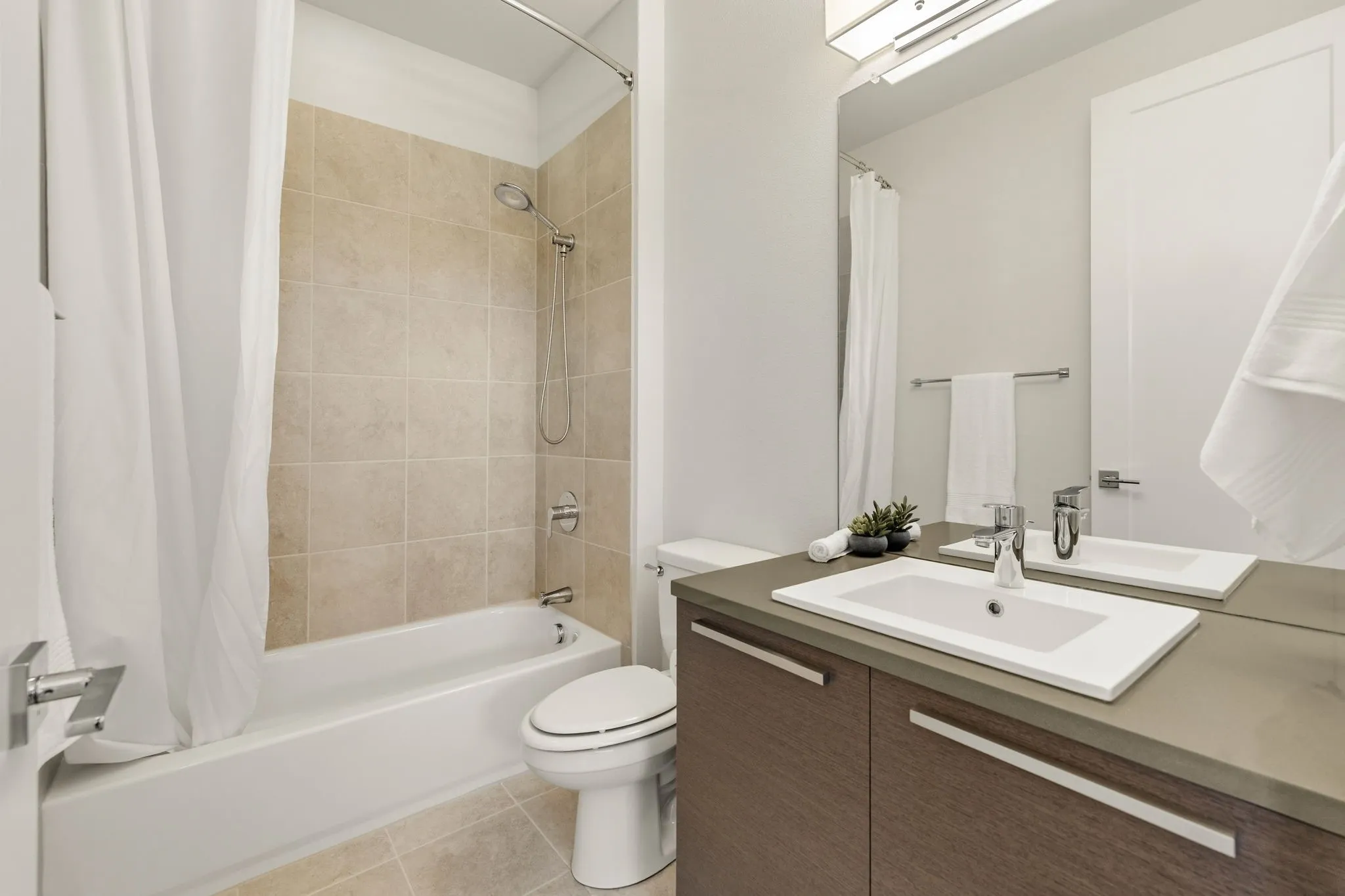 Single Family Residence For Sale in Denton County , 5118 Statesman Lane, Frisco, Texas 75036, 5 Bedroom, 6 Bathroom, 3 Garage spaces, 4,232 Sqft, built in 2016, mls#21373900, Real Estate Agent in Frisco, Homes For Sale in Denton county, Homes For Sale in Frisco, Realtor in Frisco Texas, Real Estate Brokerage Independent Realty Texas, Luminita Cordes Realtor