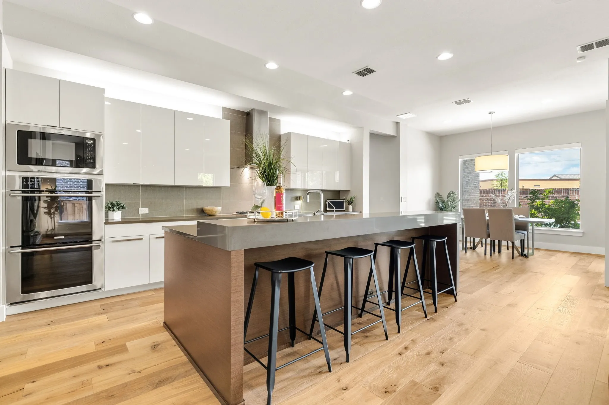 Single Family Residence For Sale in Denton County , 5118 Statesman Lane, Frisco, Texas 75036, 5 Bedroom, 6 Bathroom, 3 Garage spaces, 4,232 Sqft, built in 2016, mls#21373900, Real Estate Agent in Frisco, Homes For Sale in Denton county, Homes For Sale in Frisco, Realtor in Frisco Texas, Real Estate Brokerage Independent Realty Texas, Luminita Cordes Realtor