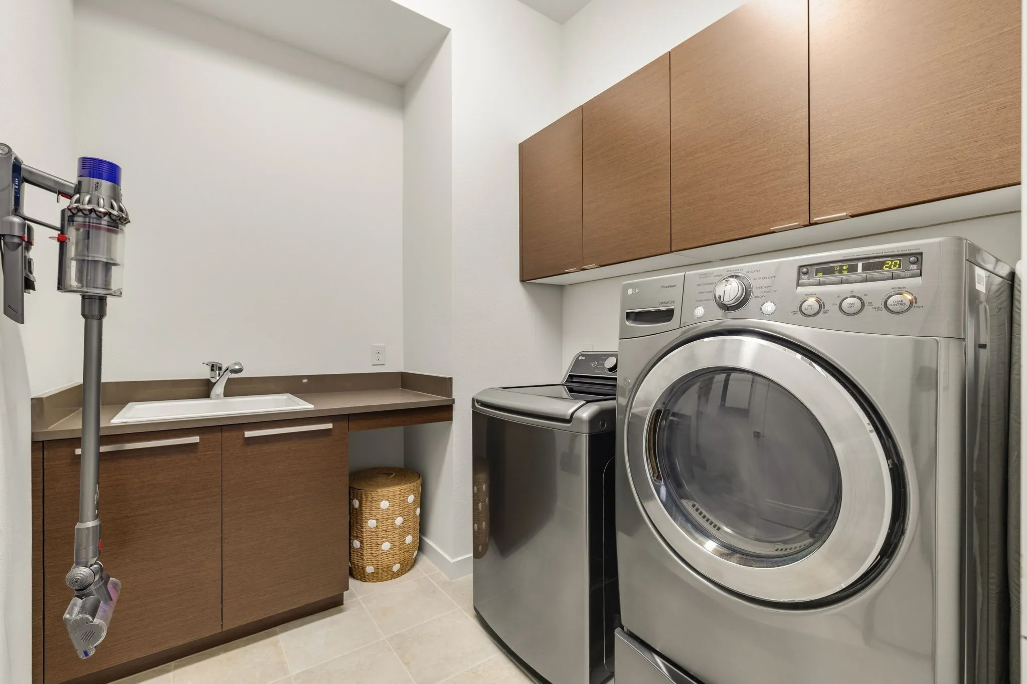 Single Family Residence For Sale in Denton County , 5118 Statesman Lane, Frisco, Texas 75036, 5 Bedroom, 6 Bathroom, 3 Garage spaces, 4,232 Sqft, built in 2016, mls#21373900, Real Estate Agent in Frisco, Homes For Sale in Denton county, Homes For Sale in Frisco, Realtor in Frisco Texas, Real Estate Brokerage Independent Realty Texas, Luminita Cordes Realtor