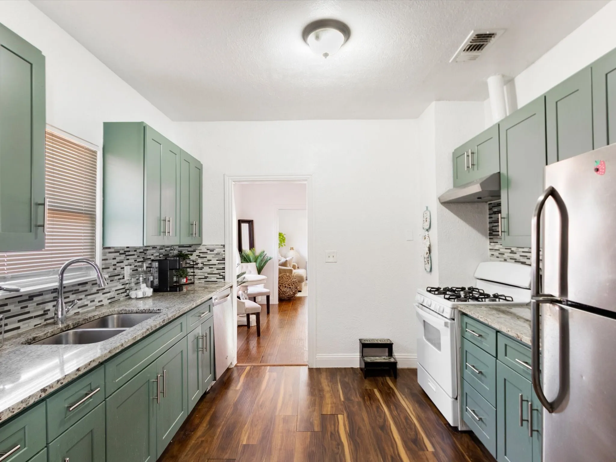 Single Family Residence For Sale in Tarrant County , 3024 Purington Avenue, Fort Worth, Texas 76103, 4 Bedroom, 2 Bathroom, 2 Garage spaces, 1,408 Sqft, built in 1927, mls#21362353, Real Estate Agent in Fort Worth, Homes For Sale in Tarrant county, Homes For Sale in Fort Worth, Realtor in Fort Worth Texas, Real Estate Brokerage Independent Realty Texas, Luminita Cordes Realtor