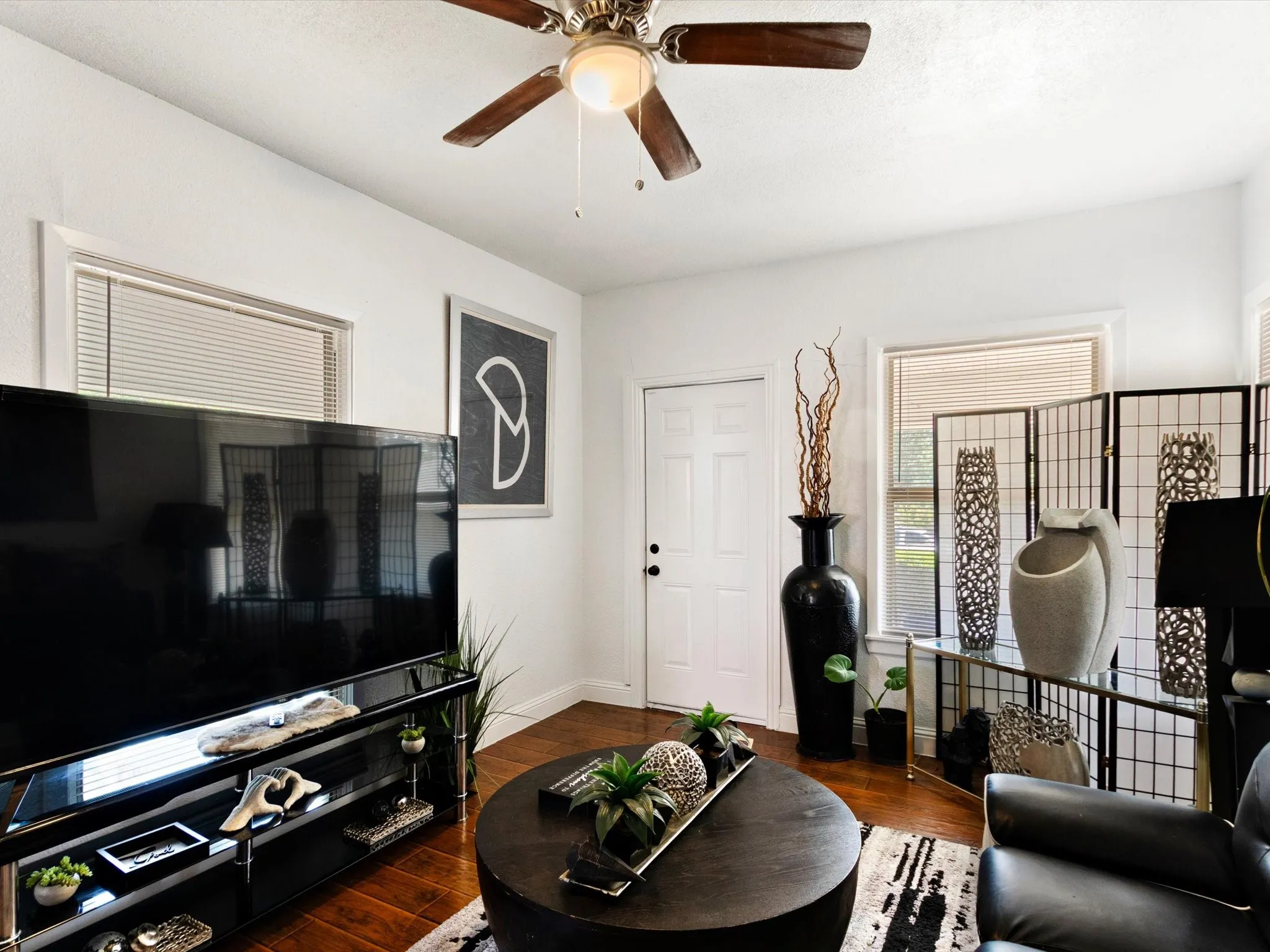Single Family Residence For Sale in Tarrant County , 3024 Purington Avenue, Fort Worth, Texas 76103, 4 Bedroom, 2 Bathroom, 2 Garage spaces, 1,408 Sqft, built in 1927, mls#21362353, Real Estate Agent in Fort Worth, Homes For Sale in Tarrant county, Homes For Sale in Fort Worth, Realtor in Fort Worth Texas, Real Estate Brokerage Independent Realty Texas, Luminita Cordes Realtor