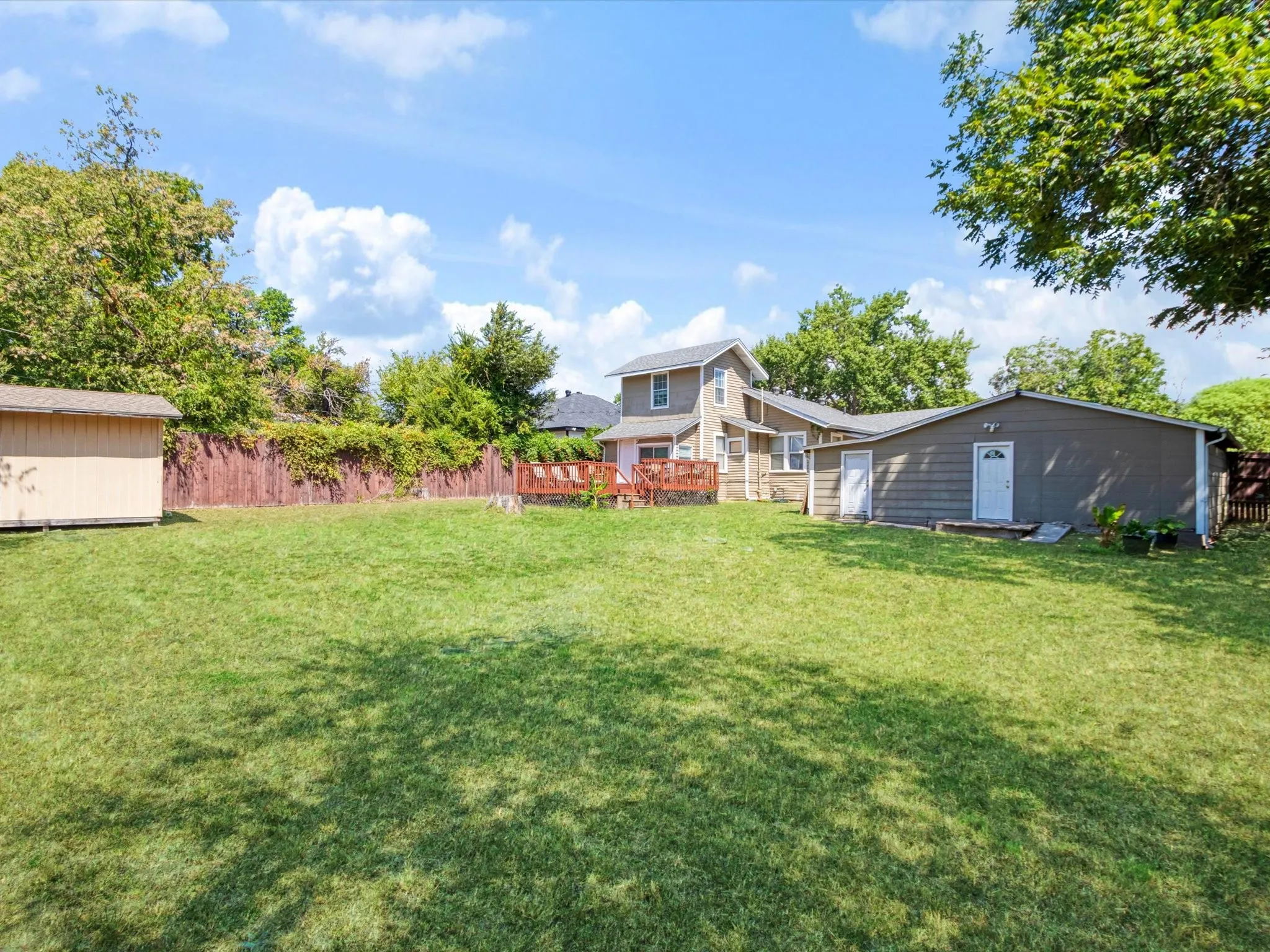 Single Family Residence For Sale in Tarrant County , 3024 Purington Avenue, Fort Worth, Texas 76103, 4 Bedroom, 2 Bathroom, 2 Garage spaces, 1,408 Sqft, built in 1927, mls#21362353, Real Estate Agent in Fort Worth, Homes For Sale in Tarrant county, Homes For Sale in Fort Worth, Realtor in Fort Worth Texas, Real Estate Brokerage Independent Realty Texas, Luminita Cordes Realtor