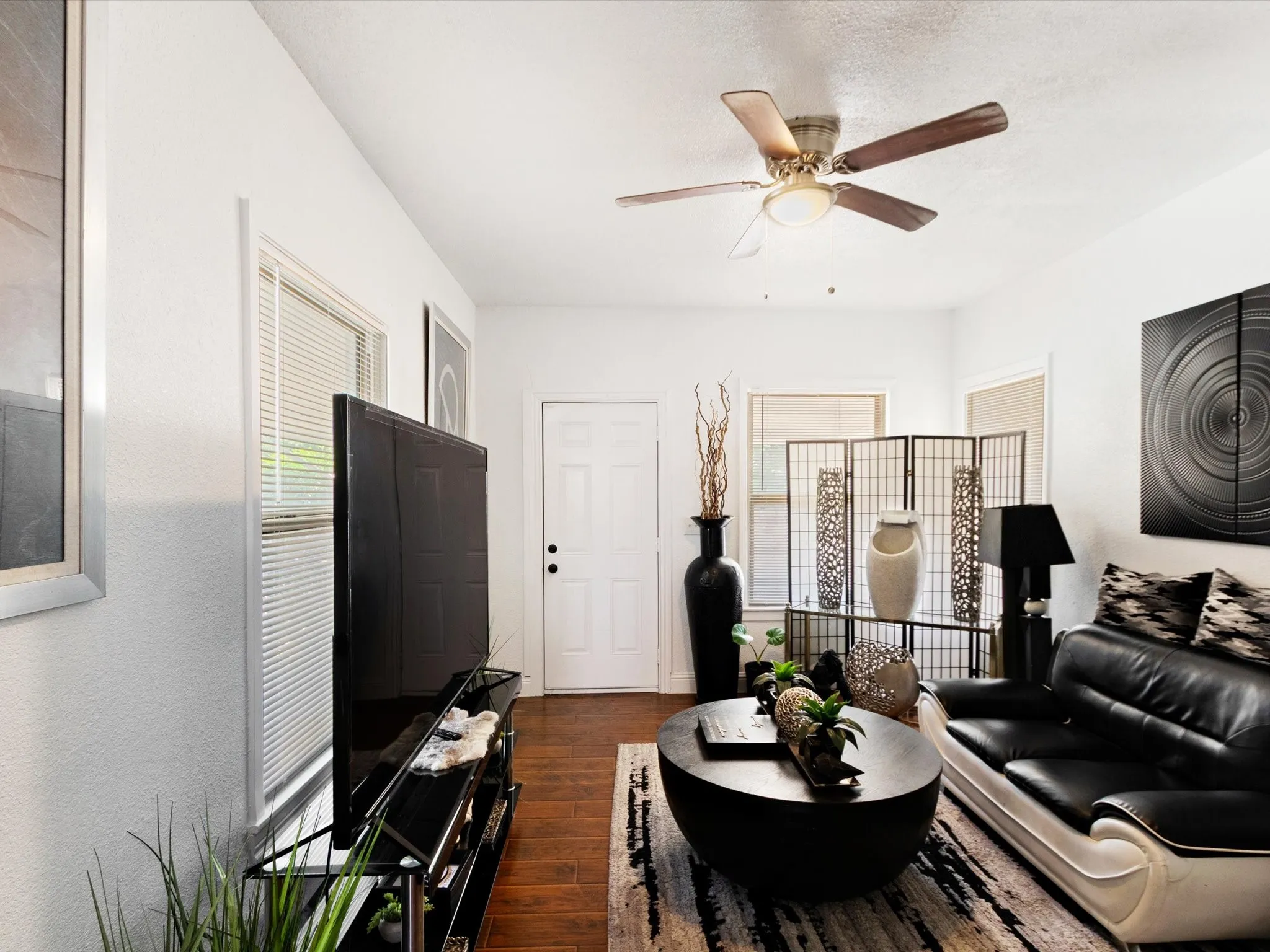 Single Family Residence For Sale in Tarrant County , 3024 Purington Avenue, Fort Worth, Texas 76103, 4 Bedroom, 2 Bathroom, 2 Garage spaces, 1,408 Sqft, built in 1927, mls#21362353, Real Estate Agent in Fort Worth, Homes For Sale in Tarrant county, Homes For Sale in Fort Worth, Realtor in Fort Worth Texas, Real Estate Brokerage Independent Realty Texas, Luminita Cordes Realtor