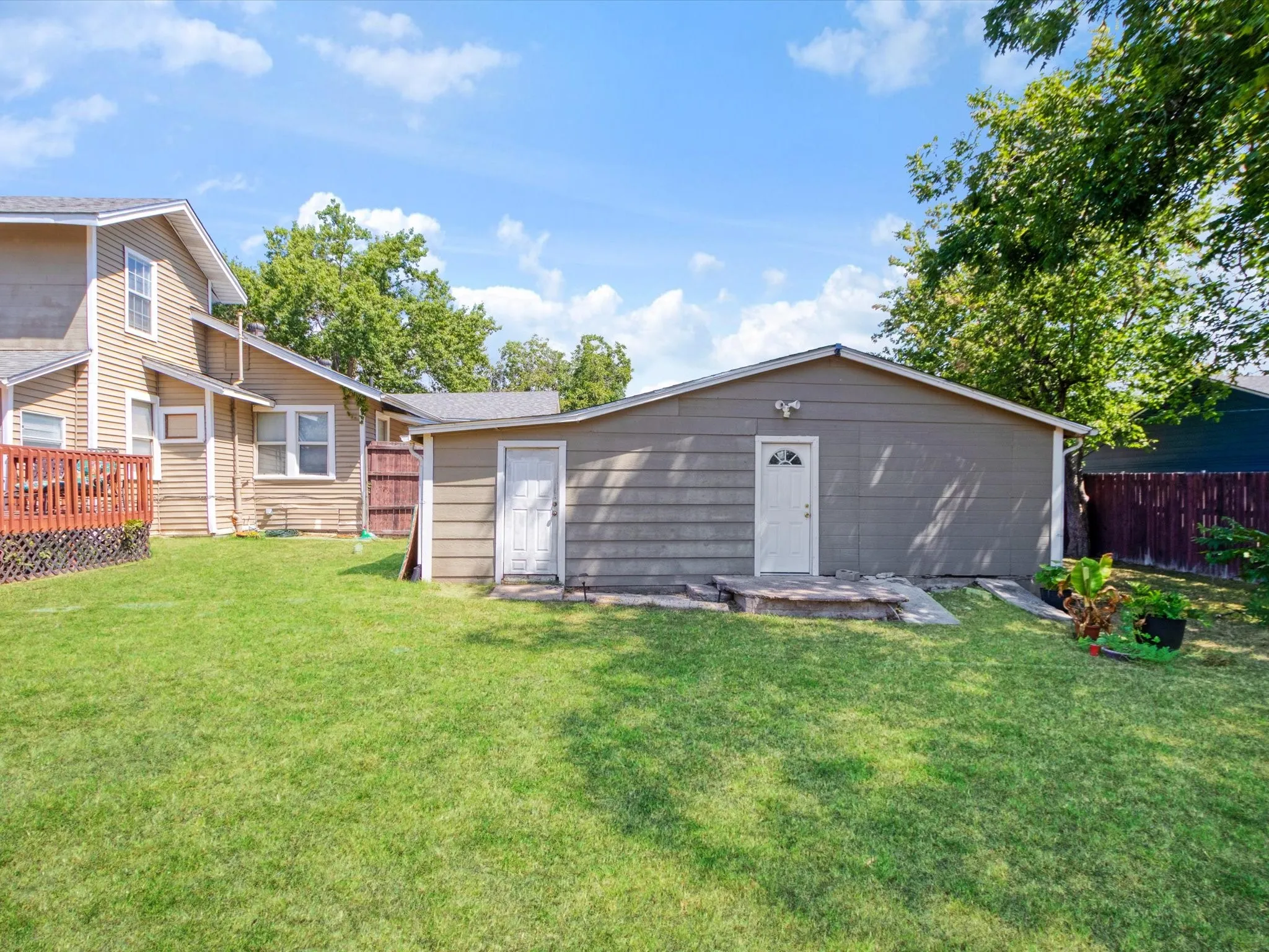 Single Family Residence For Sale in Tarrant County , 3024 Purington Avenue, Fort Worth, Texas 76103, 4 Bedroom, 2 Bathroom, 2 Garage spaces, 1,408 Sqft, built in 1927, mls#21362353, Real Estate Agent in Fort Worth, Homes For Sale in Tarrant county, Homes For Sale in Fort Worth, Realtor in Fort Worth Texas, Real Estate Brokerage Independent Realty Texas, Luminita Cordes Realtor