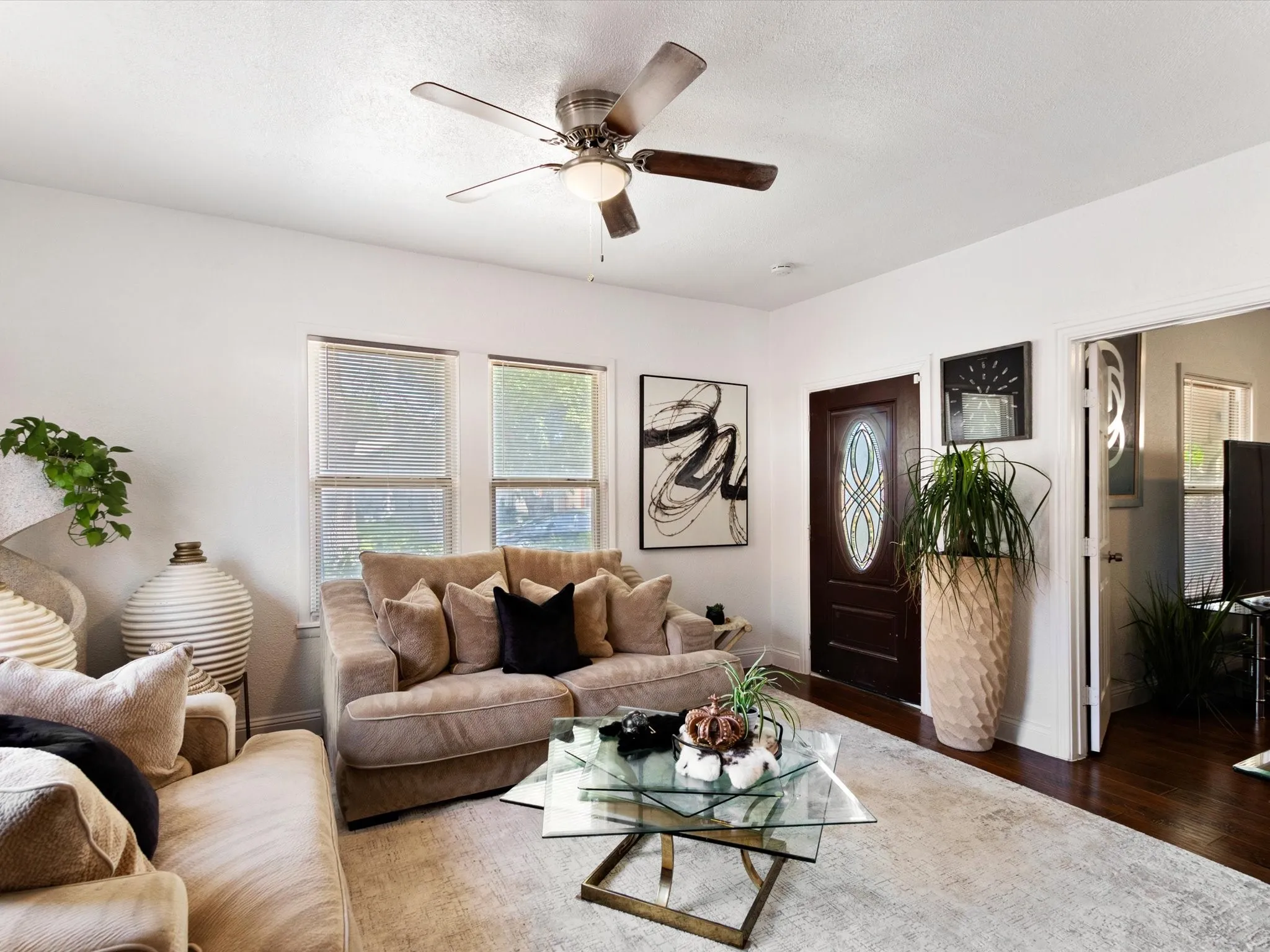 Single Family Residence For Sale in Tarrant County , 3024 Purington Avenue, Fort Worth, Texas 76103, 4 Bedroom, 2 Bathroom, 2 Garage spaces, 1,408 Sqft, built in 1927, mls#21362353, Real Estate Agent in Fort Worth, Homes For Sale in Tarrant county, Homes For Sale in Fort Worth, Realtor in Fort Worth Texas, Real Estate Brokerage Independent Realty Texas, Luminita Cordes Realtor