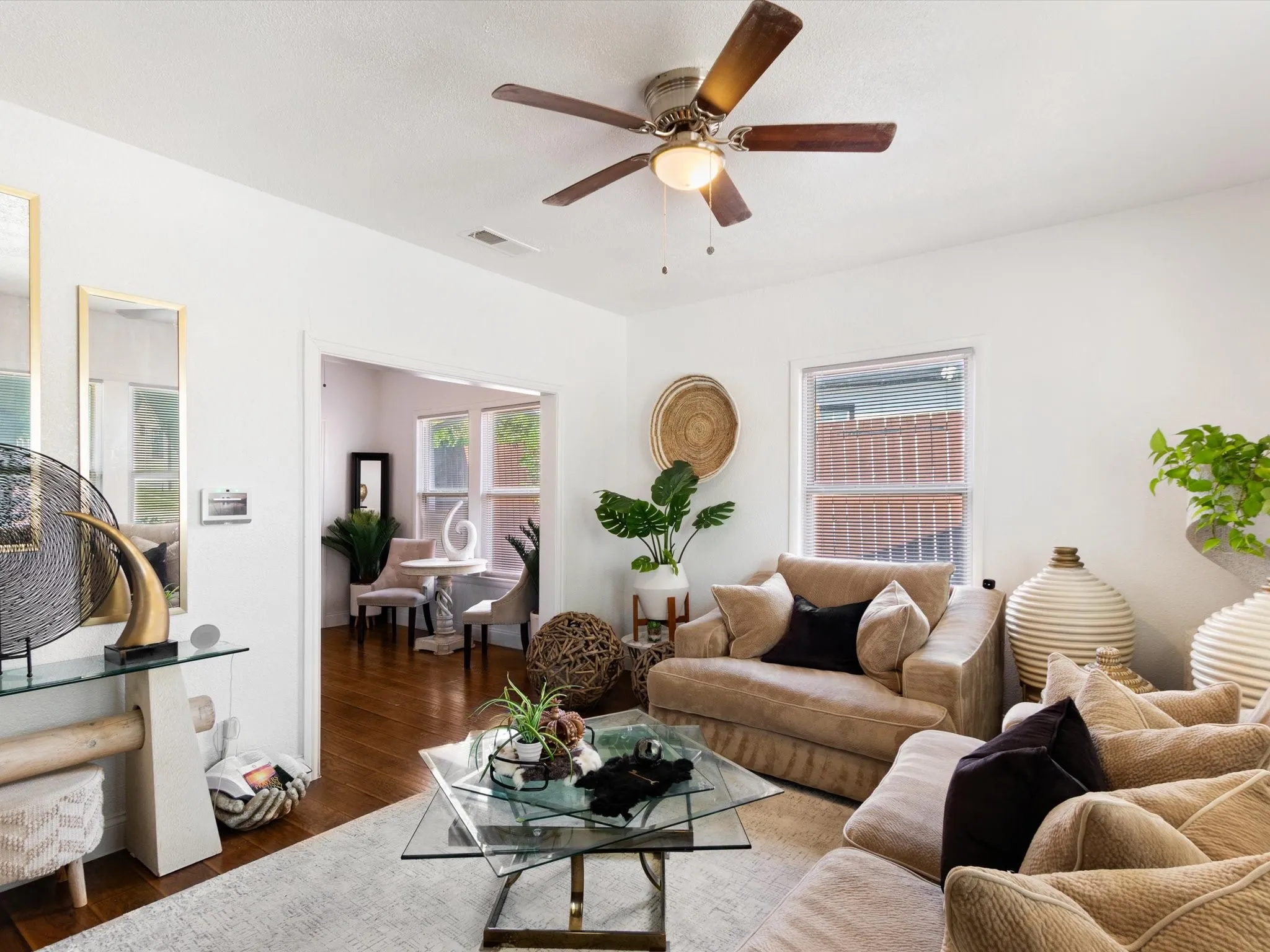 Single Family Residence For Sale in Tarrant County , 3024 Purington Avenue, Fort Worth, Texas 76103, 4 Bedroom, 2 Bathroom, 2 Garage spaces, 1,408 Sqft, built in 1927, mls#21362353, Real Estate Agent in Fort Worth, Homes For Sale in Tarrant county, Homes For Sale in Fort Worth, Realtor in Fort Worth Texas, Real Estate Brokerage Independent Realty Texas, Luminita Cordes Realtor