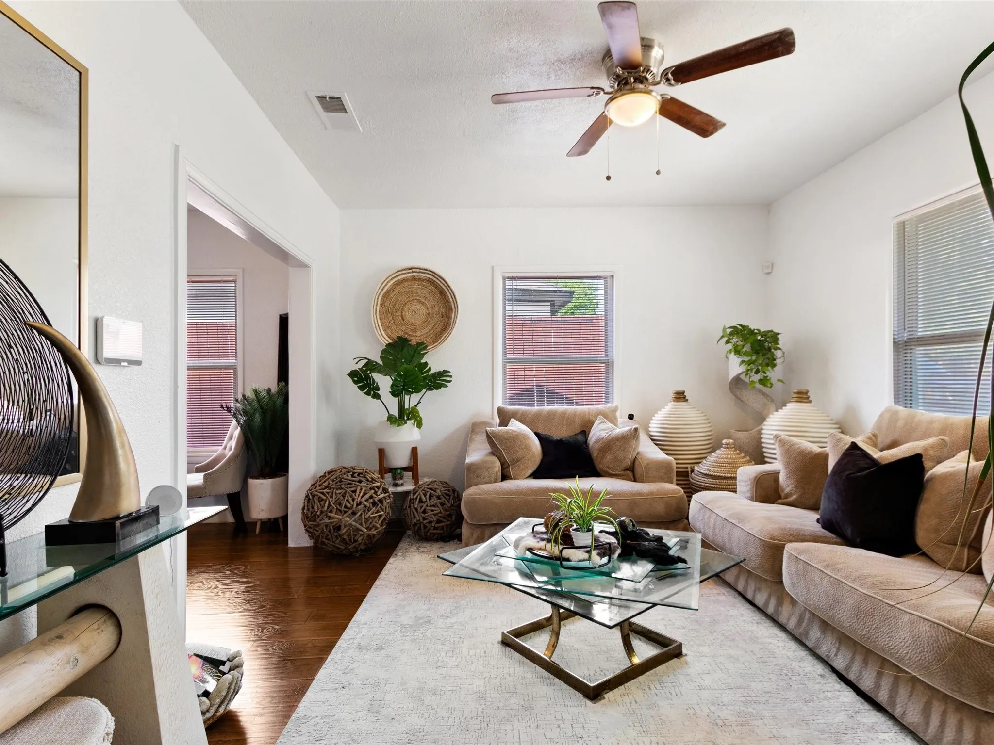Single Family Residence For Sale in Tarrant County , 3024 Purington Avenue, Fort Worth, Texas 76103, 4 Bedroom, 2 Bathroom, 2 Garage spaces, 1,408 Sqft, built in 1927, mls#21362353, Real Estate Agent in Fort Worth, Homes For Sale in Tarrant county, Homes For Sale in Fort Worth, Realtor in Fort Worth Texas, Real Estate Brokerage Independent Realty Texas, Luminita Cordes Realtor
