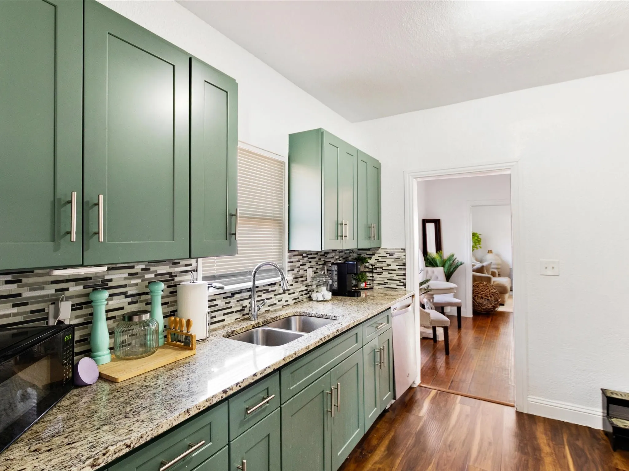 Single Family Residence For Sale in Tarrant County , 3024 Purington Avenue, Fort Worth, Texas 76103, 4 Bedroom, 2 Bathroom, 2 Garage spaces, 1,408 Sqft, built in 1927, mls#21362353, Real Estate Agent in Fort Worth, Homes For Sale in Tarrant county, Homes For Sale in Fort Worth, Realtor in Fort Worth Texas, Real Estate Brokerage Independent Realty Texas, Luminita Cordes Realtor