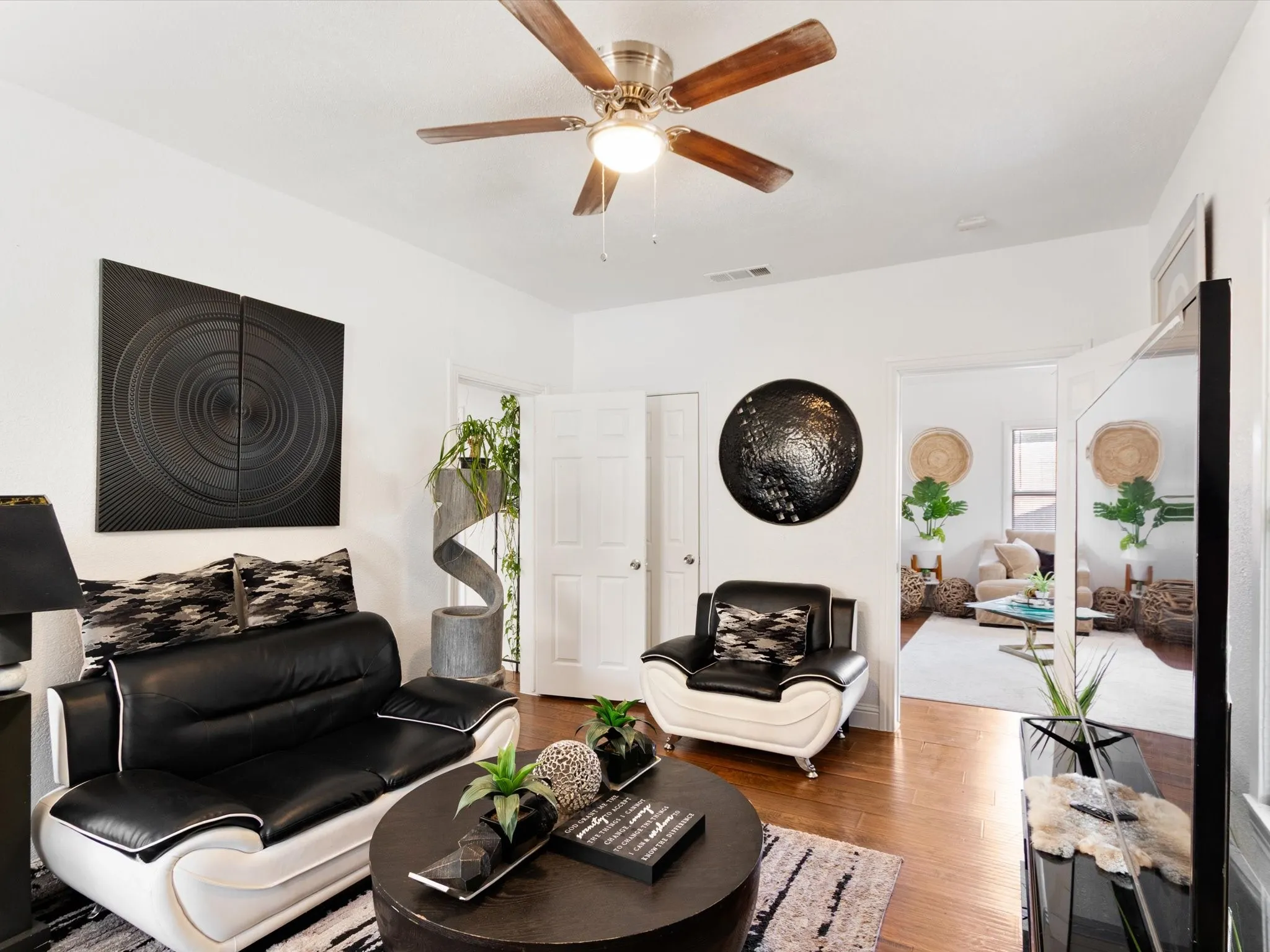 Single Family Residence For Sale in Tarrant County , 3024 Purington Avenue, Fort Worth, Texas 76103, 4 Bedroom, 2 Bathroom, 2 Garage spaces, 1,408 Sqft, built in 1927, mls#21362353, Real Estate Agent in Fort Worth, Homes For Sale in Tarrant county, Homes For Sale in Fort Worth, Realtor in Fort Worth Texas, Real Estate Brokerage Independent Realty Texas, Luminita Cordes Realtor