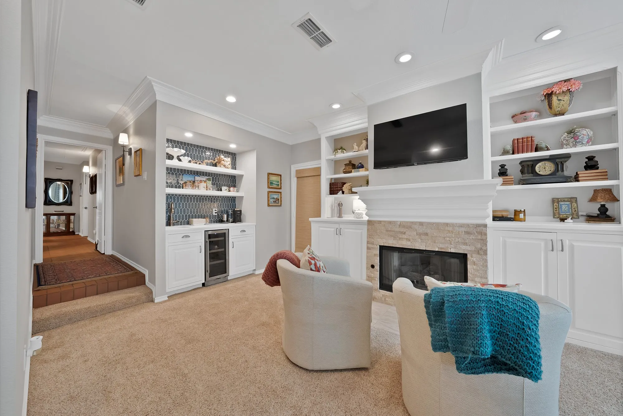 Single Family Residence For Sale in Tarrant County , 3008 Cambridge Drive, Arlington, Texas 76013, 4 Bedroom, 3 Bathroom, 2 Garage spaces, 2,833 Sqft, built in 1966, mls#21374995, Real Estate Agent in Arlington, Homes For Sale in Tarrant county, Homes For Sale in Arlington, Realtor in Arlington Texas, Real Estate Brokerage Independent Realty Texas, Luminita Cordes Realtor