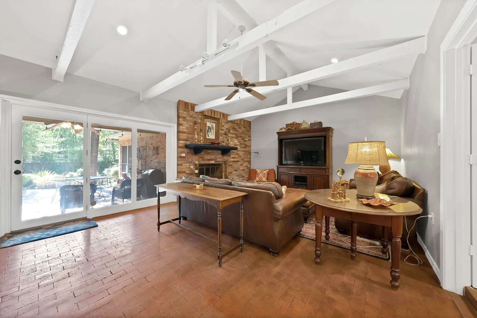 Single Family Residence For Sale in Tarrant County , 3008 Cambridge Drive, Arlington, Texas 76013, 4 Bedroom, 3 Bathroom, 2 Garage spaces, 2,833 Sqft, built in 1966, mls#21374995, Real Estate Agent in Arlington, Homes For Sale in Tarrant county, Homes For Sale in Arlington, Realtor in Arlington Texas, Real Estate Brokerage Independent Realty Texas, Luminita Cordes Realtor