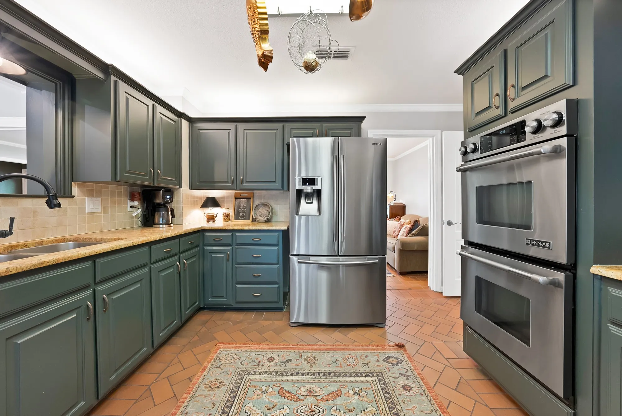 Single Family Residence For Sale in Tarrant County , 3008 Cambridge Drive, Arlington, Texas 76013, 4 Bedroom, 3 Bathroom, 2 Garage spaces, 2,833 Sqft, built in 1966, mls#21374995, Real Estate Agent in Arlington, Homes For Sale in Tarrant county, Homes For Sale in Arlington, Realtor in Arlington Texas, Real Estate Brokerage Independent Realty Texas, Luminita Cordes Realtor