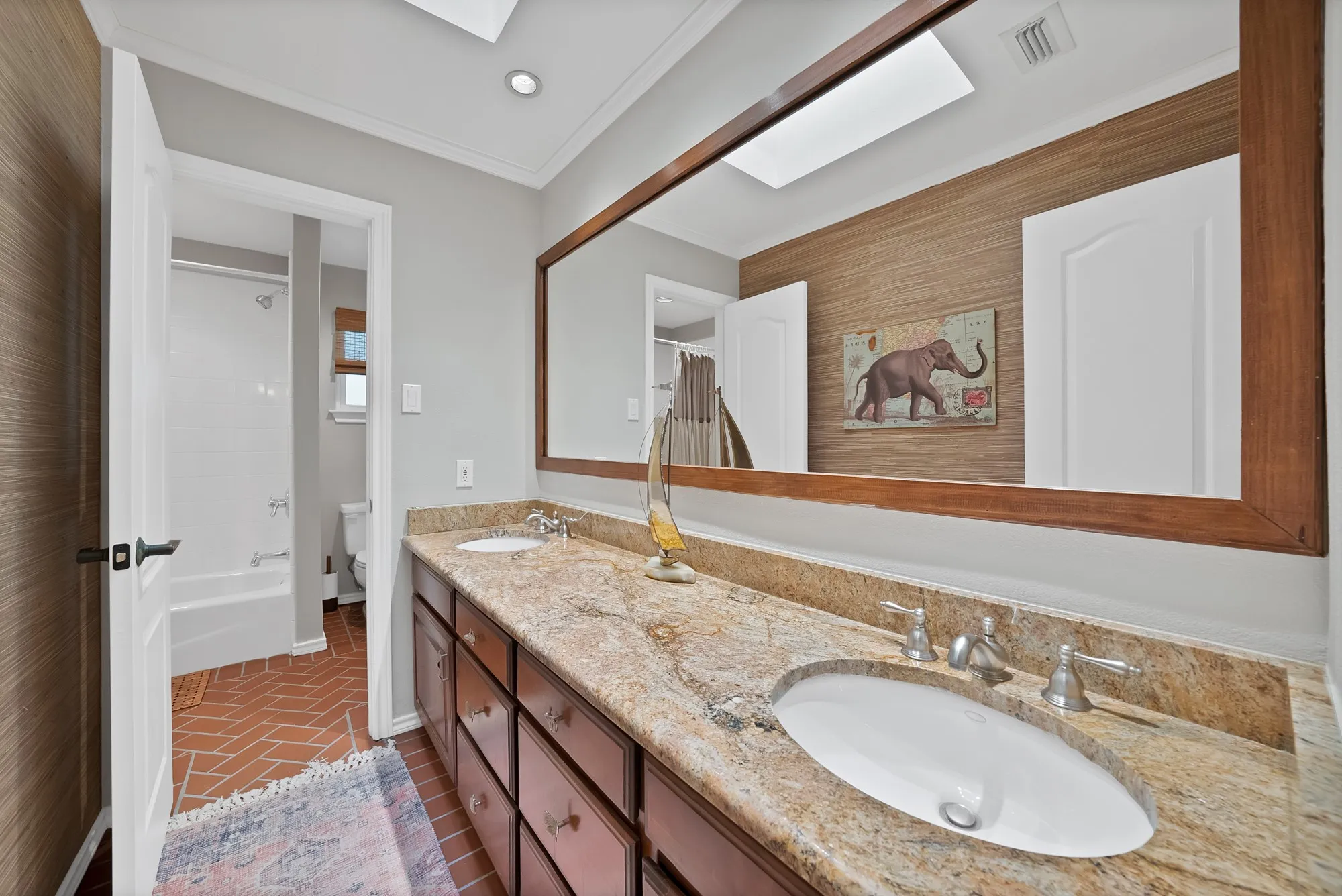 Single Family Residence For Sale in Tarrant County , 3008 Cambridge Drive, Arlington, Texas 76013, 4 Bedroom, 3 Bathroom, 2 Garage spaces, 2,833 Sqft, built in 1966, mls#21374995, Real Estate Agent in Arlington, Homes For Sale in Tarrant county, Homes For Sale in Arlington, Realtor in Arlington Texas, Real Estate Brokerage Independent Realty Texas, Luminita Cordes Realtor