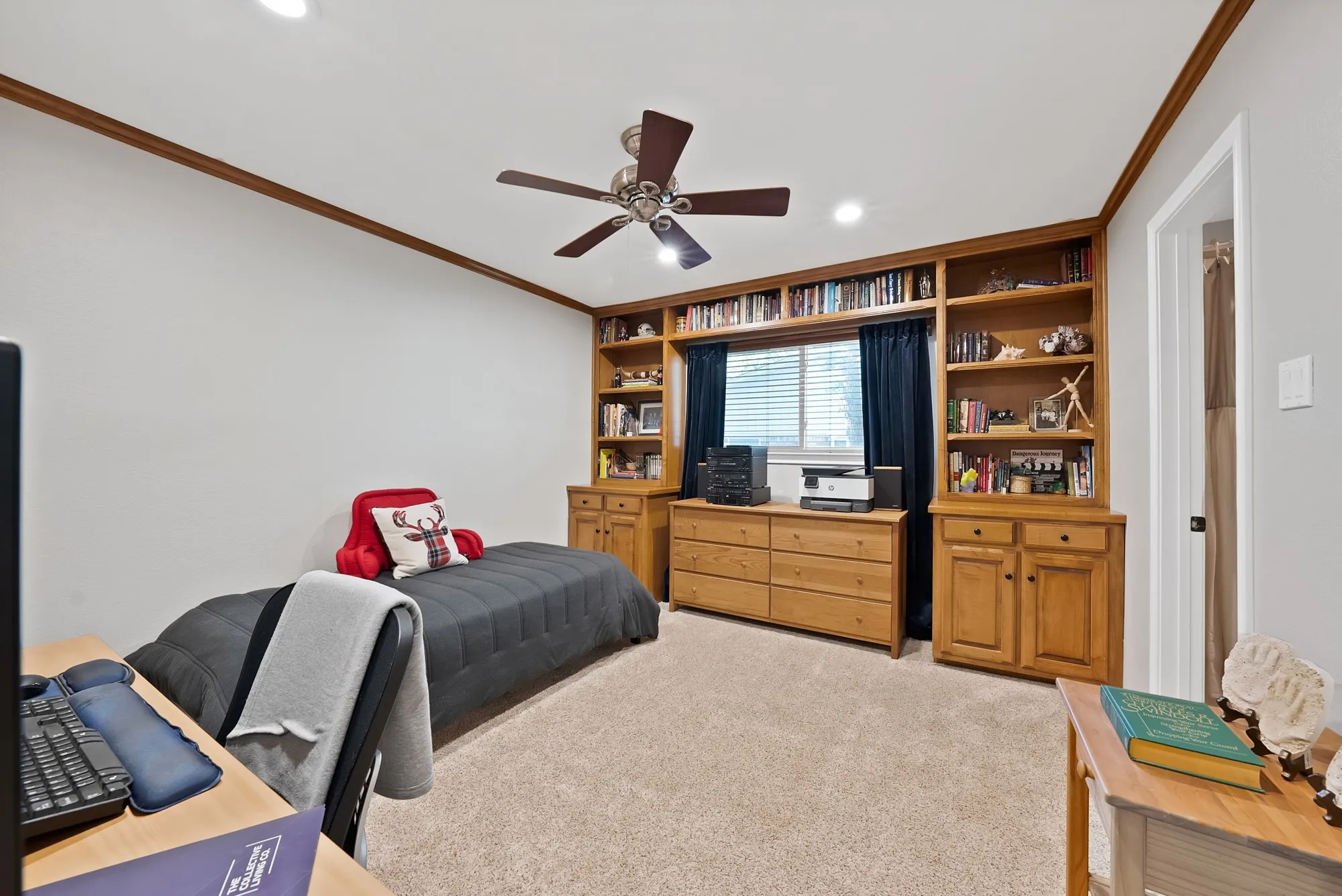 Single Family Residence For Sale in Tarrant County , 3008 Cambridge Drive, Arlington, Texas 76013, 4 Bedroom, 3 Bathroom, 2 Garage spaces, 2,833 Sqft, built in 1966, mls#21374995, Real Estate Agent in Arlington, Homes For Sale in Tarrant county, Homes For Sale in Arlington, Realtor in Arlington Texas, Real Estate Brokerage Independent Realty Texas, Luminita Cordes Realtor