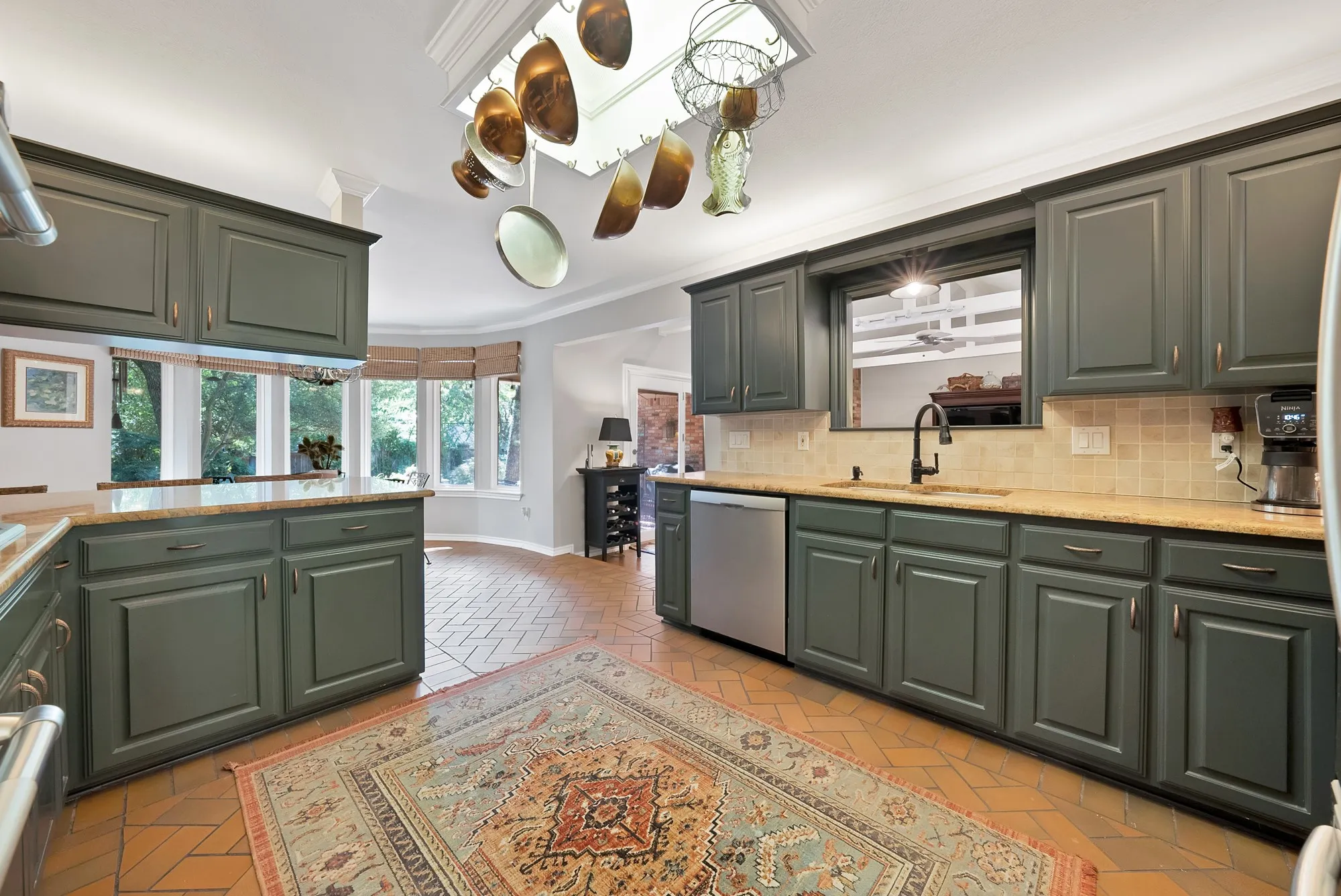 Single Family Residence For Sale in Tarrant County , 3008 Cambridge Drive, Arlington, Texas 76013, 4 Bedroom, 3 Bathroom, 2 Garage spaces, 2,833 Sqft, built in 1966, mls#21374995, Real Estate Agent in Arlington, Homes For Sale in Tarrant county, Homes For Sale in Arlington, Realtor in Arlington Texas, Real Estate Brokerage Independent Realty Texas, Luminita Cordes Realtor