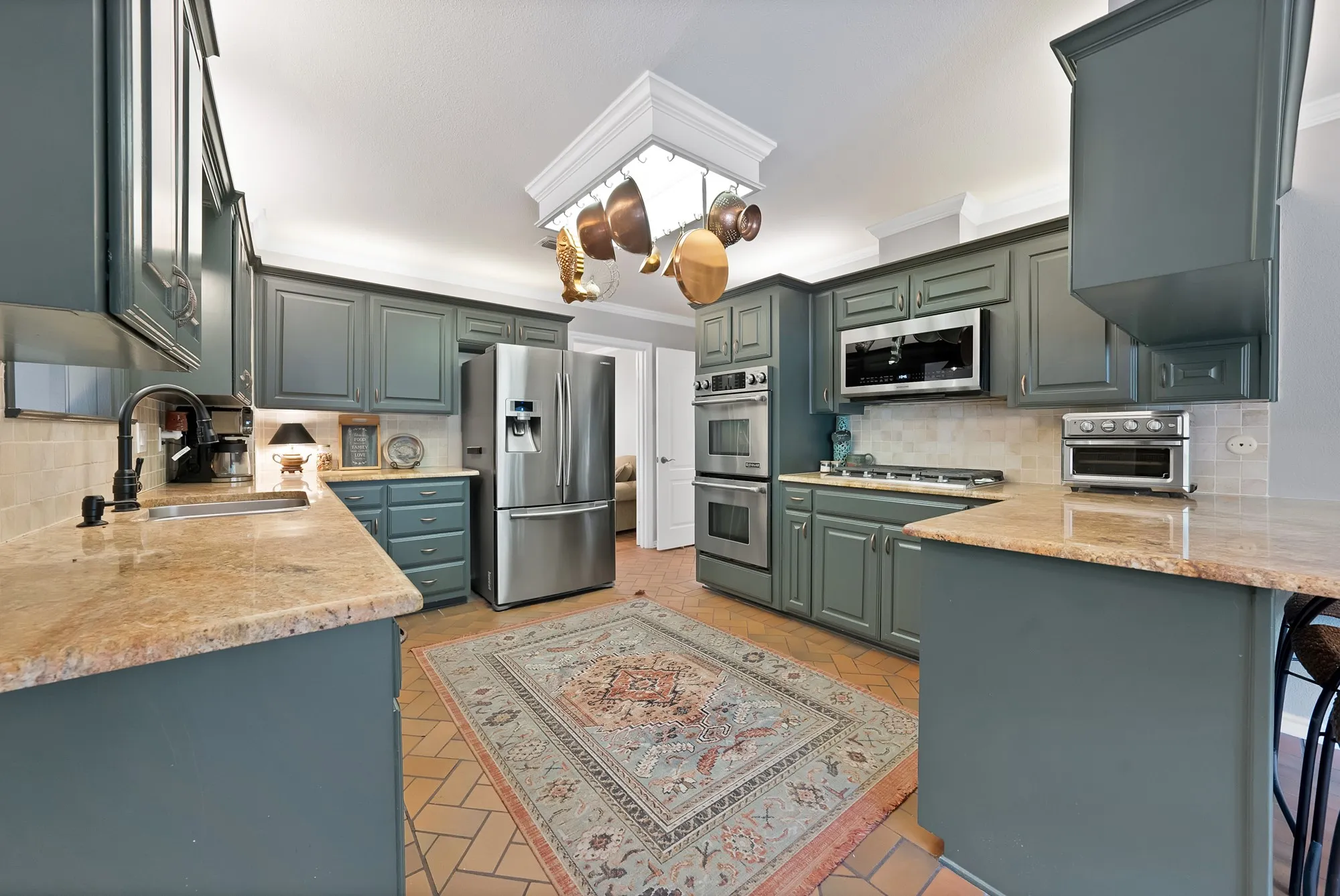 Single Family Residence For Sale in Tarrant County , 3008 Cambridge Drive, Arlington, Texas 76013, 4 Bedroom, 3 Bathroom, 2 Garage spaces, 2,833 Sqft, built in 1966, mls#21374995, Real Estate Agent in Arlington, Homes For Sale in Tarrant county, Homes For Sale in Arlington, Realtor in Arlington Texas, Real Estate Brokerage Independent Realty Texas, Luminita Cordes Realtor
