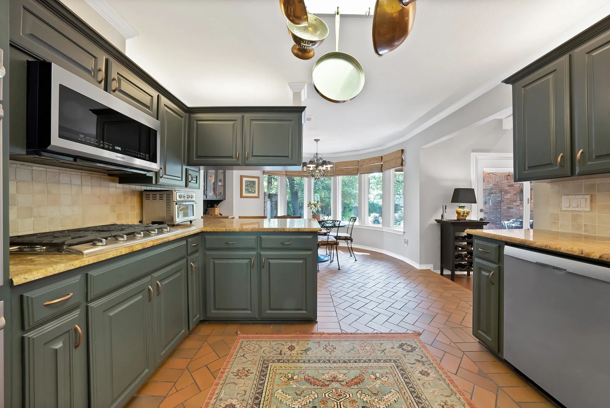Single Family Residence For Sale in Tarrant County , 3008 Cambridge Drive, Arlington, Texas 76013, 4 Bedroom, 3 Bathroom, 2 Garage spaces, 2,833 Sqft, built in 1966, mls#21374995, Real Estate Agent in Arlington, Homes For Sale in Tarrant county, Homes For Sale in Arlington, Realtor in Arlington Texas, Real Estate Brokerage Independent Realty Texas, Luminita Cordes Realtor