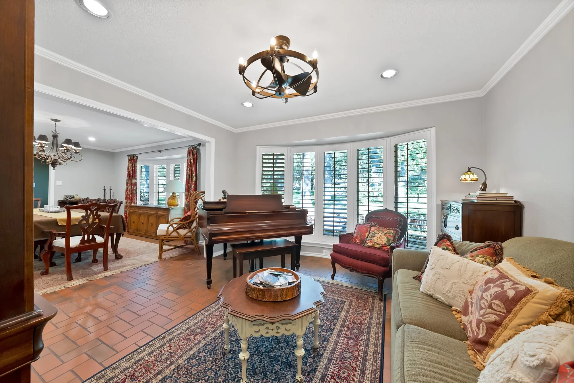 Single Family Residence For Sale in Tarrant County , 3008 Cambridge Drive, Arlington, Texas 76013, 4 Bedroom, 3 Bathroom, 2 Garage spaces, 2,833 Sqft, built in 1966, mls#21374995, Real Estate Agent in Arlington, Homes For Sale in Tarrant county, Homes For Sale in Arlington, Realtor in Arlington Texas, Real Estate Brokerage Independent Realty Texas, Luminita Cordes Realtor