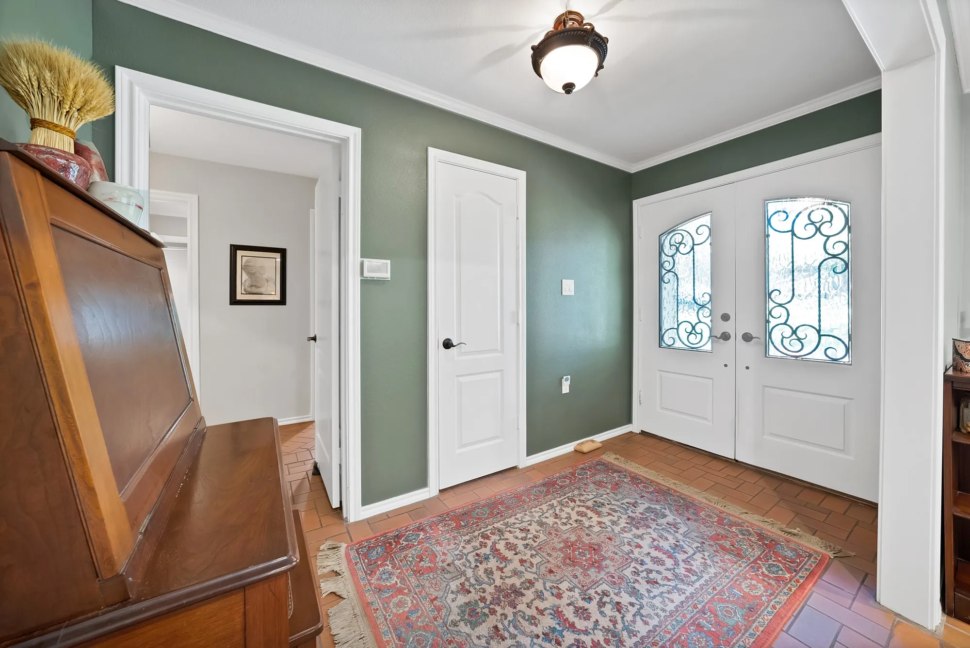 Single Family Residence For Sale in Tarrant County , 3008 Cambridge Drive, Arlington, Texas 76013, 4 Bedroom, 3 Bathroom, 2 Garage spaces, 2,833 Sqft, built in 1966, mls#21374995, Real Estate Agent in Arlington, Homes For Sale in Tarrant county, Homes For Sale in Arlington, Realtor in Arlington Texas, Real Estate Brokerage Independent Realty Texas, Luminita Cordes Realtor