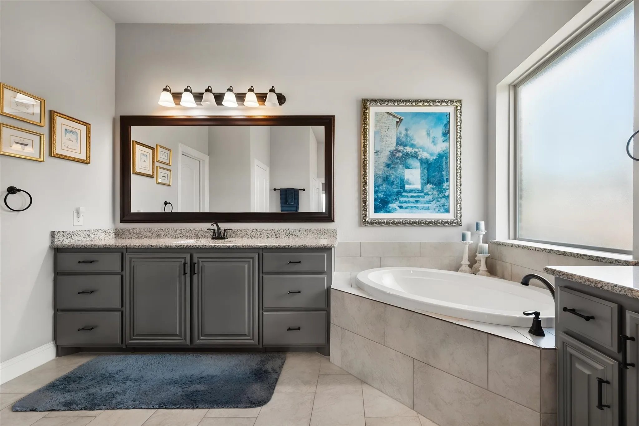 Dual sinks, separate tub and shower