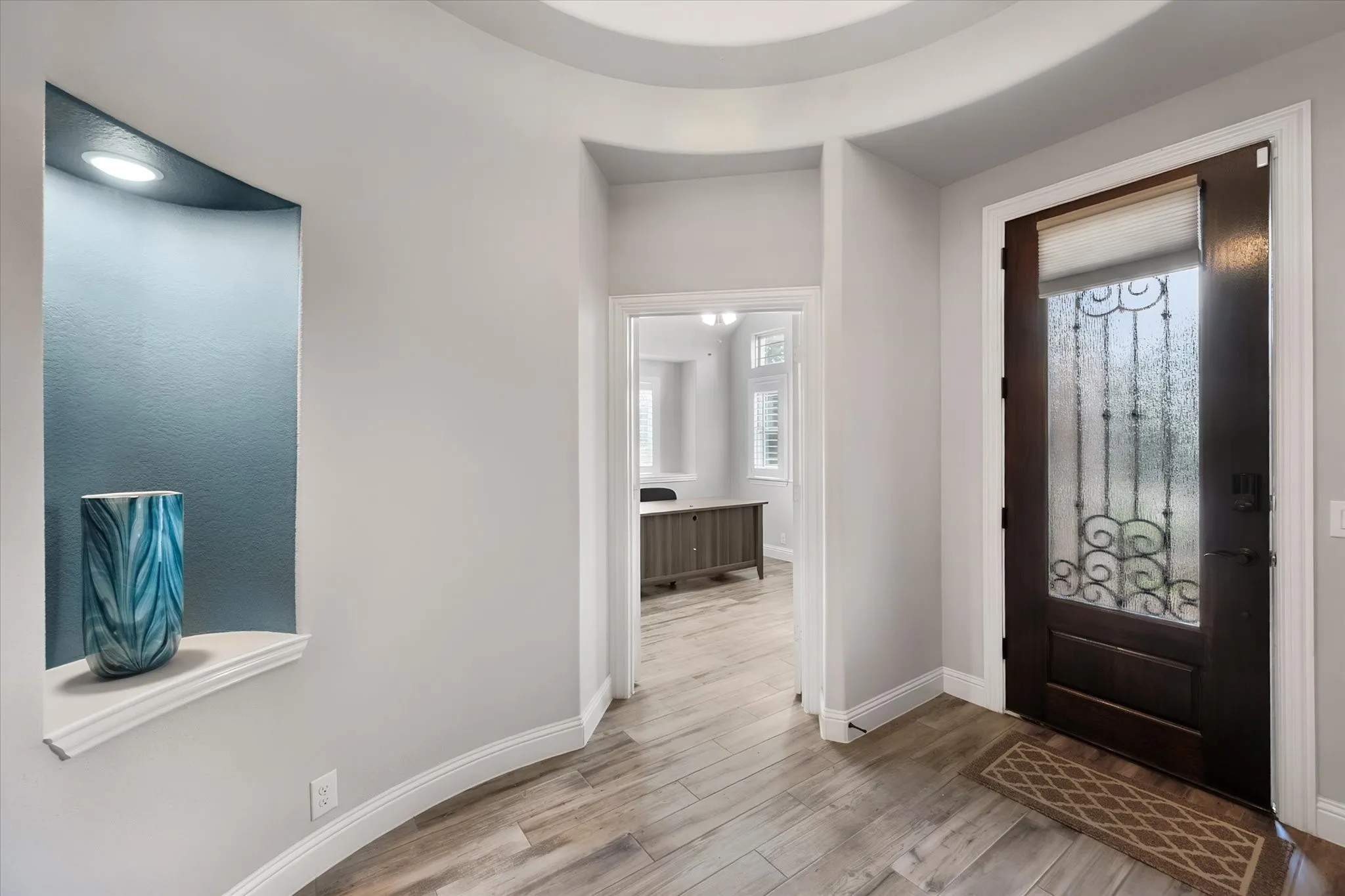 Front entry with another art nook