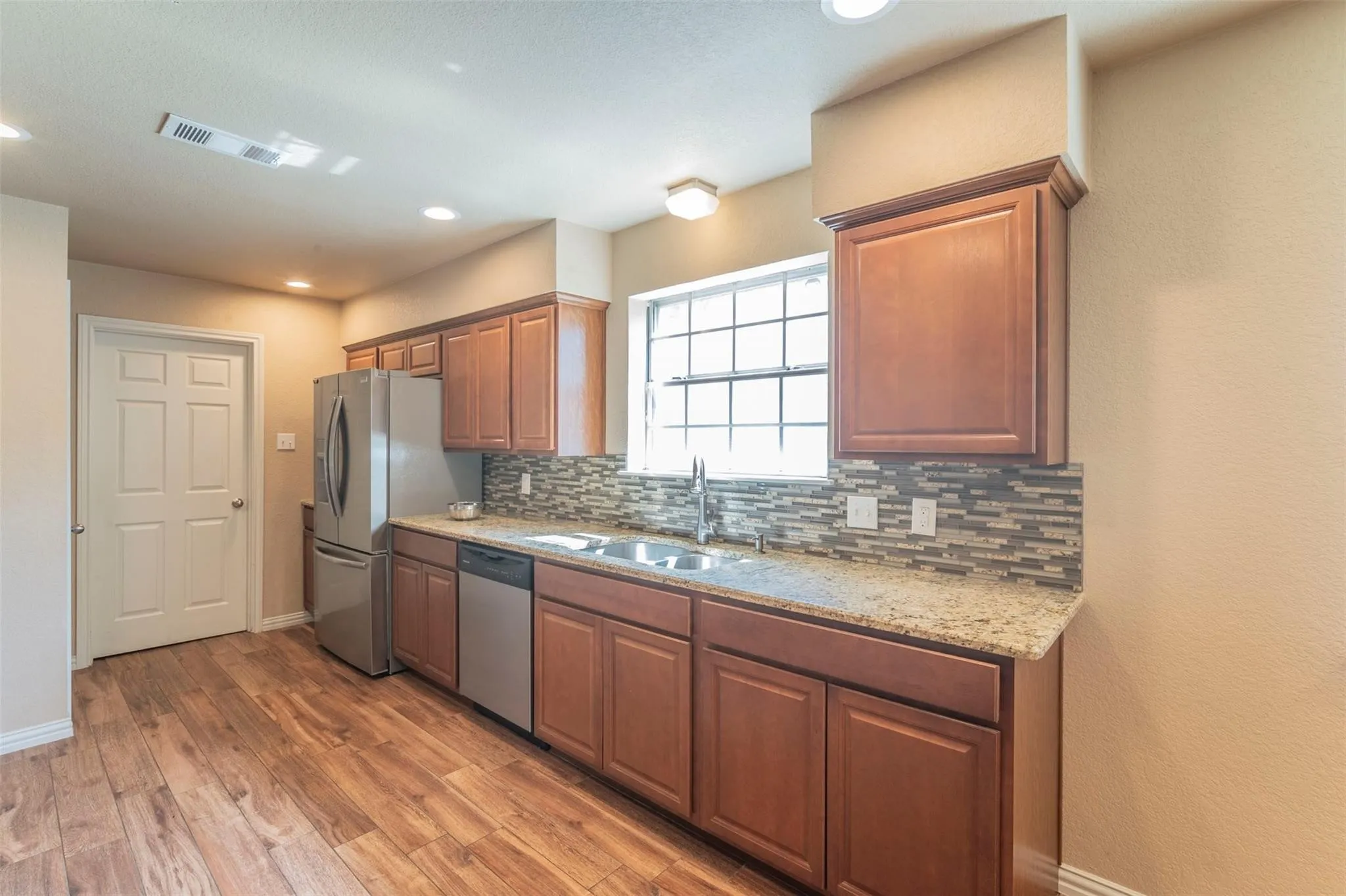 Single Family Residence For Sale in Tarrant County , 1804 Lincolnshire Drive, Bedford, Texas 76021, 3 Bedroom, 2 Bathroom, 2 Garage spaces, 2,546 Sqft, built in 1972, mls#21376018, Real Estate Agent in Bedford, Homes For Sale in Tarrant county, Homes For Sale in Bedford, Realtor in Bedford Texas, Real Estate Brokerage Independent Realty Texas, Luminita Cordes Realtor