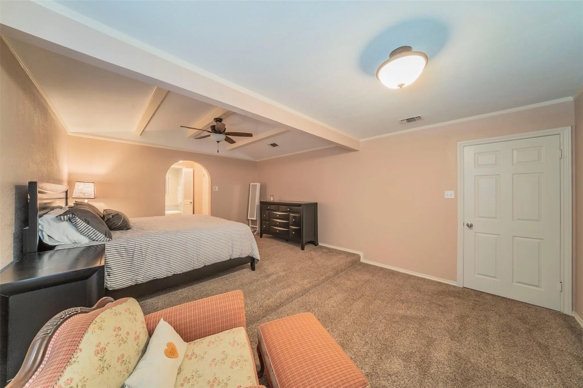 Single Family Residence For Sale in Tarrant County , 1804 Lincolnshire Drive, Bedford, Texas 76021, 3 Bedroom, 2 Bathroom, 2 Garage spaces, 2,546 Sqft, built in 1972, mls#21376018, Real Estate Agent in Bedford, Homes For Sale in Tarrant county, Homes For Sale in Bedford, Realtor in Bedford Texas, Real Estate Brokerage Independent Realty Texas, Luminita Cordes Realtor