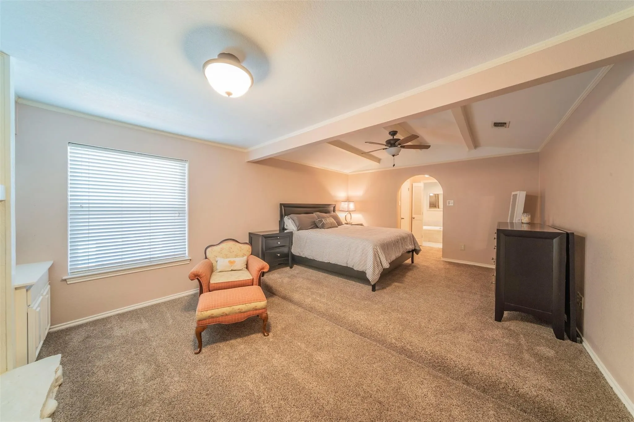 Single Family Residence For Sale in Tarrant County , 1804 Lincolnshire Drive, Bedford, Texas 76021, 3 Bedroom, 2 Bathroom, 2 Garage spaces, 2,546 Sqft, built in 1972, mls#21376018, Real Estate Agent in Bedford, Homes For Sale in Tarrant county, Homes For Sale in Bedford, Realtor in Bedford Texas, Real Estate Brokerage Independent Realty Texas, Luminita Cordes Realtor