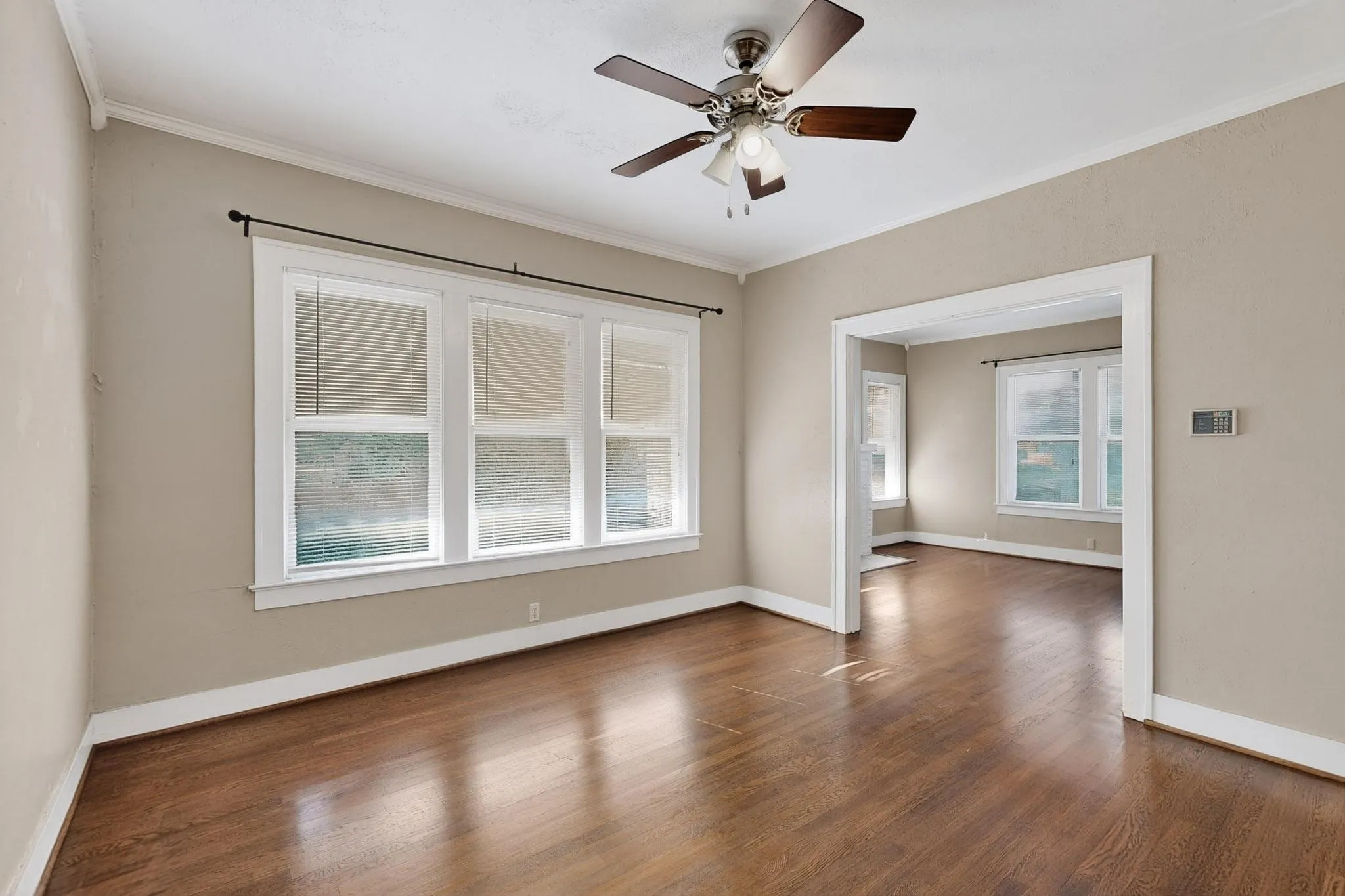 Duplex For Rent in Dallas County , 5934 Velasco Avenue, Dallas, Texas 75206, 1 Bedroom, 1 Bathroom, Garage spaces, 932 Sqft, built in 1926, mls#21351309, Real Estate Agent in Dallas, Homes For Rent in Dallas county, Homes For Rent in Dallas, Realtor in Dallas Texas, Real Estate Brokerage Independent Realty Texas, Luminita Cordes Realtor