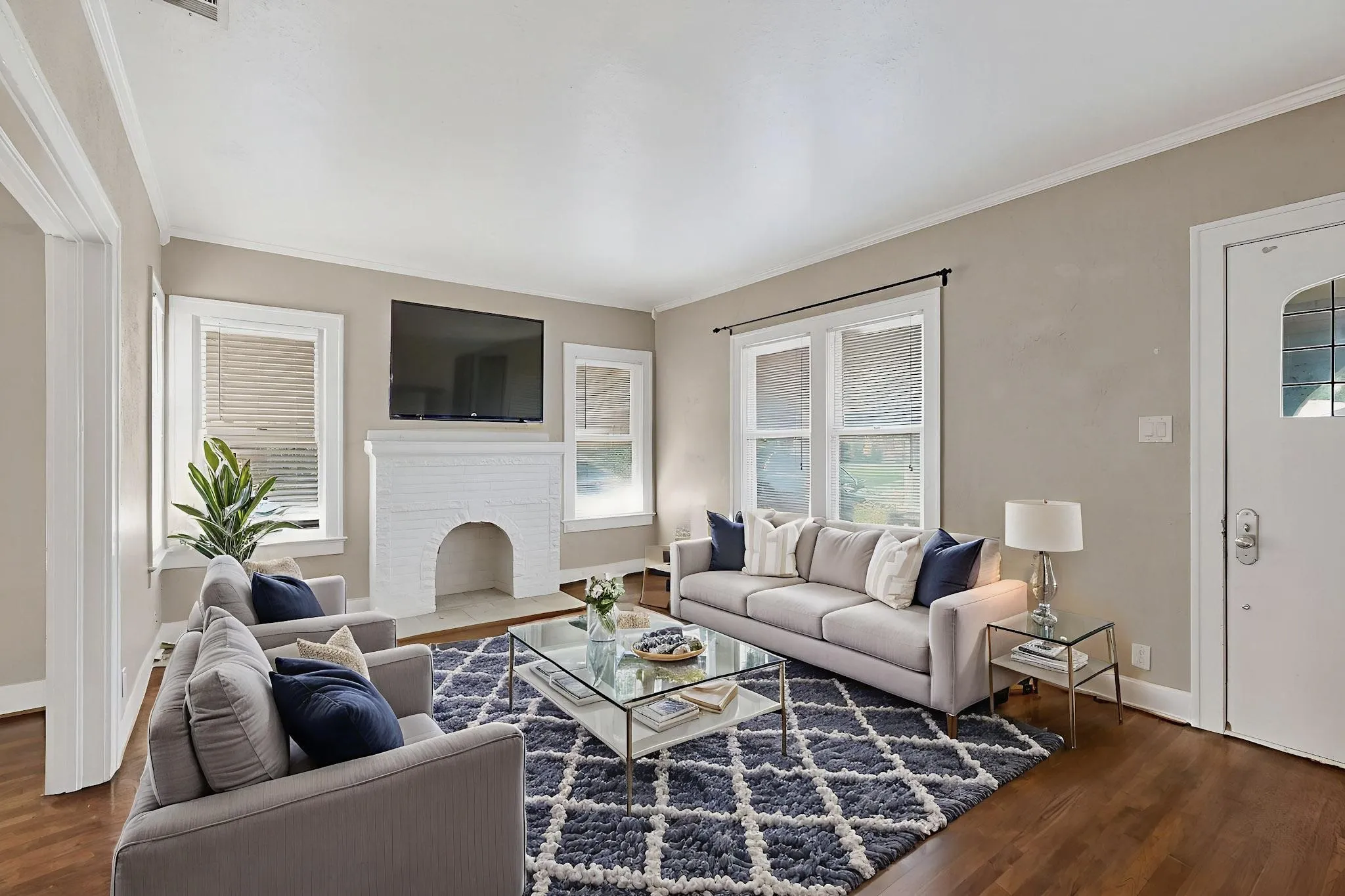 Duplex For Rent in Dallas County , 5934 Velasco Avenue, Dallas, Texas 75206, 1 Bedroom, 1 Bathroom, Garage spaces, 932 Sqft, built in 1926, mls#21351309, Real Estate Agent in Dallas, Homes For Rent in Dallas county, Homes For Rent in Dallas, Realtor in Dallas Texas, Real Estate Brokerage Independent Realty Texas, Luminita Cordes Realtor