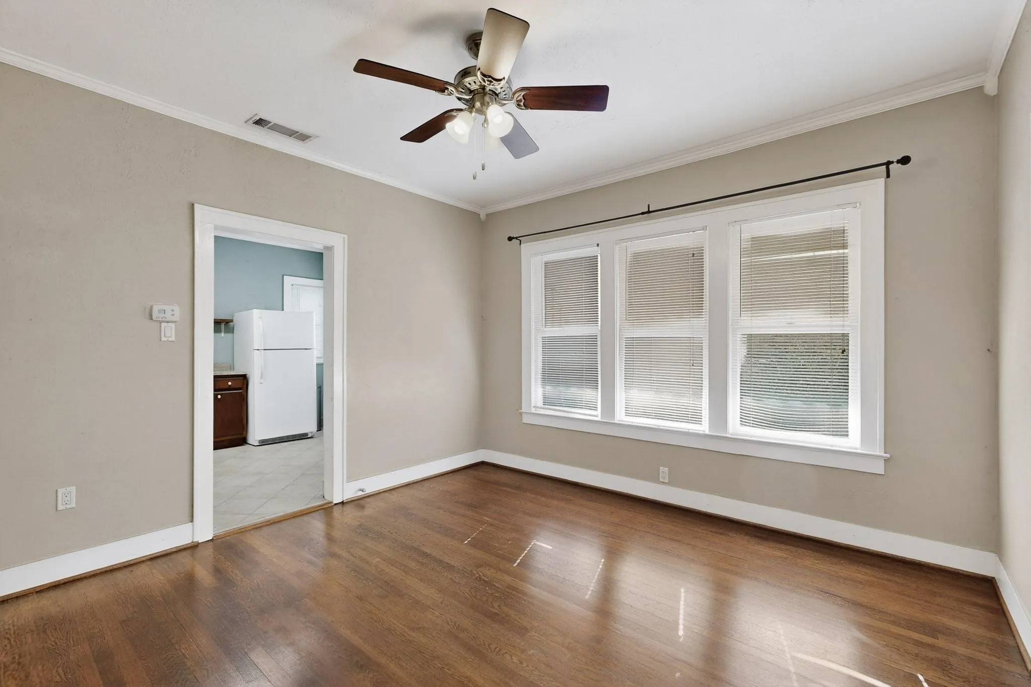 Duplex For Rent in Dallas County , 5934 Velasco Avenue, Dallas, Texas 75206, 1 Bedroom, 1 Bathroom, Garage spaces, 932 Sqft, built in 1926, mls#21351309, Real Estate Agent in Dallas, Homes For Rent in Dallas county, Homes For Rent in Dallas, Realtor in Dallas Texas, Real Estate Brokerage Independent Realty Texas, Luminita Cordes Realtor