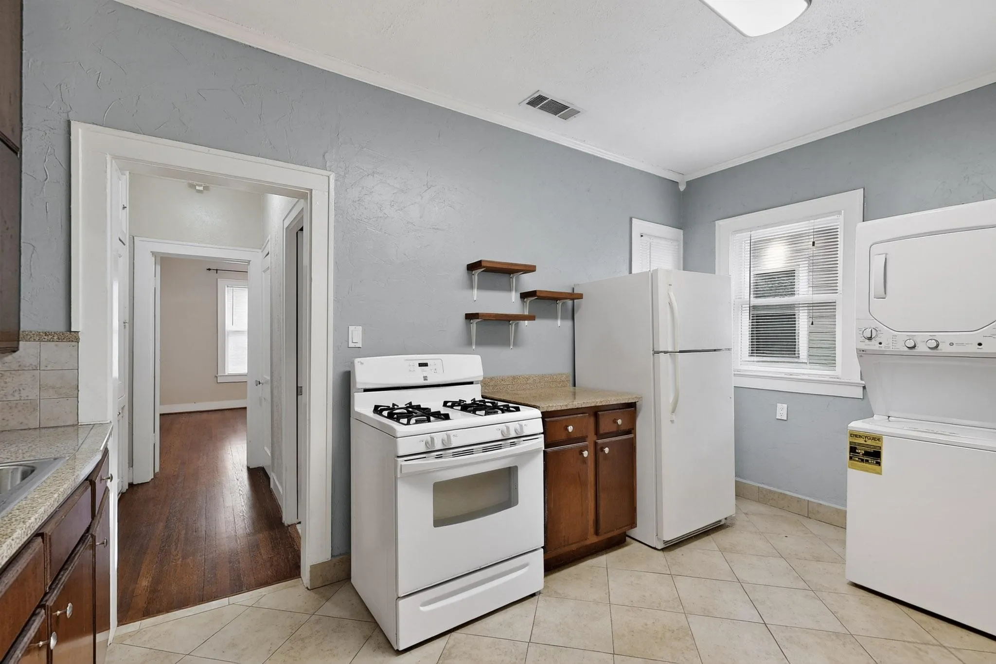 Duplex For Rent in Dallas County , 5934 Velasco Avenue, Dallas, Texas 75206, 1 Bedroom, 1 Bathroom, Garage spaces, 932 Sqft, built in 1926, mls#21351309, Real Estate Agent in Dallas, Homes For Rent in Dallas county, Homes For Rent in Dallas, Realtor in Dallas Texas, Real Estate Brokerage Independent Realty Texas, Luminita Cordes Realtor