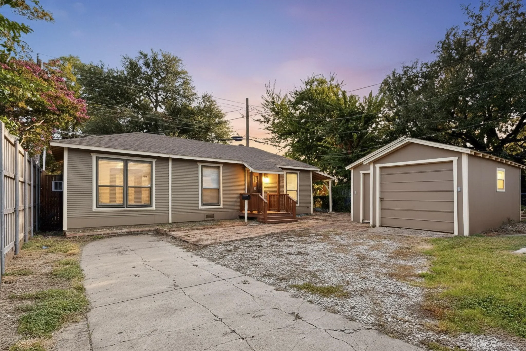 Duplex For Rent in Dallas County , 5934 Velasco Avenue, Dallas, Texas 75206, 1 Bedroom, 1 Bathroom, Garage spaces, 932 Sqft, built in 1926, mls#21351309, Real Estate Agent in Dallas, Homes For Rent in Dallas county, Homes For Rent in Dallas, Realtor in Dallas Texas, Real Estate Brokerage Independent Realty Texas, Luminita Cordes Realtor