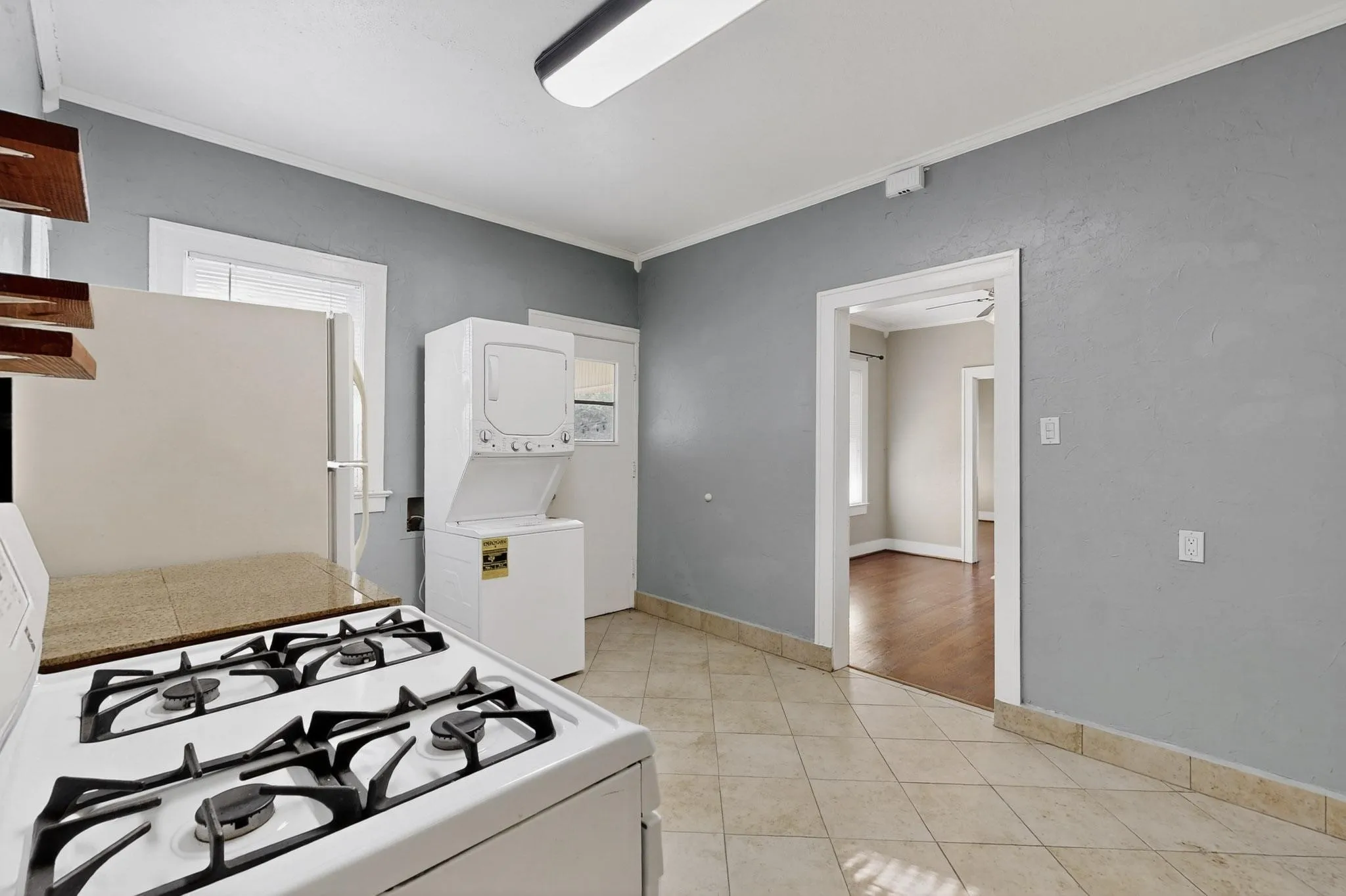 Duplex For Rent in Dallas County , 5934 Velasco Avenue, Dallas, Texas 75206, 1 Bedroom, 1 Bathroom, Garage spaces, 932 Sqft, built in 1926, mls#21351309, Real Estate Agent in Dallas, Homes For Rent in Dallas county, Homes For Rent in Dallas, Realtor in Dallas Texas, Real Estate Brokerage Independent Realty Texas, Luminita Cordes Realtor