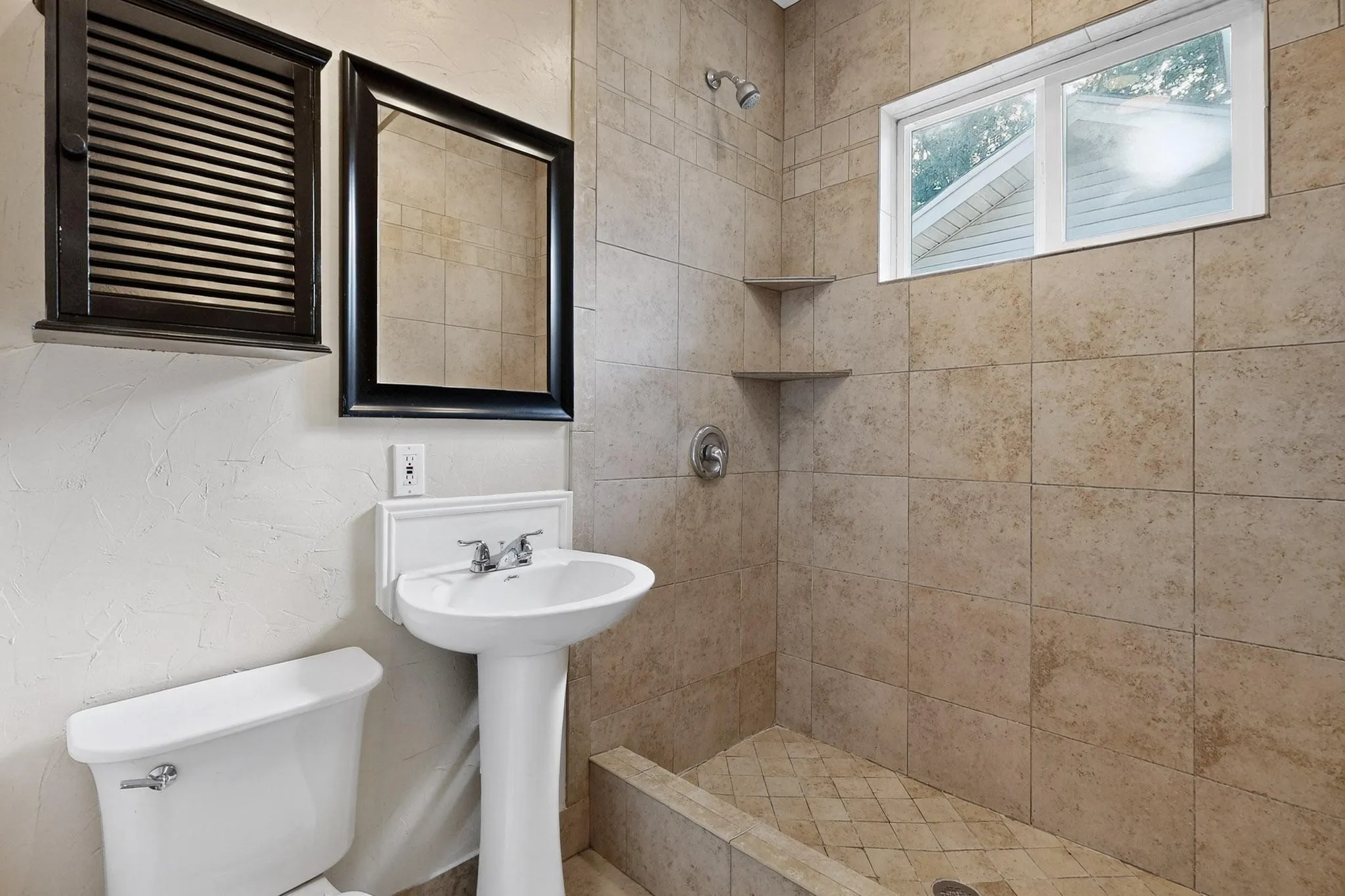 Duplex For Rent in Dallas County , 5934 Velasco Avenue, Dallas, Texas 75206, 1 Bedroom, 1 Bathroom, Garage spaces, 932 Sqft, built in 1926, mls#21351309, Real Estate Agent in Dallas, Homes For Rent in Dallas county, Homes For Rent in Dallas, Realtor in Dallas Texas, Real Estate Brokerage Independent Realty Texas, Luminita Cordes Realtor