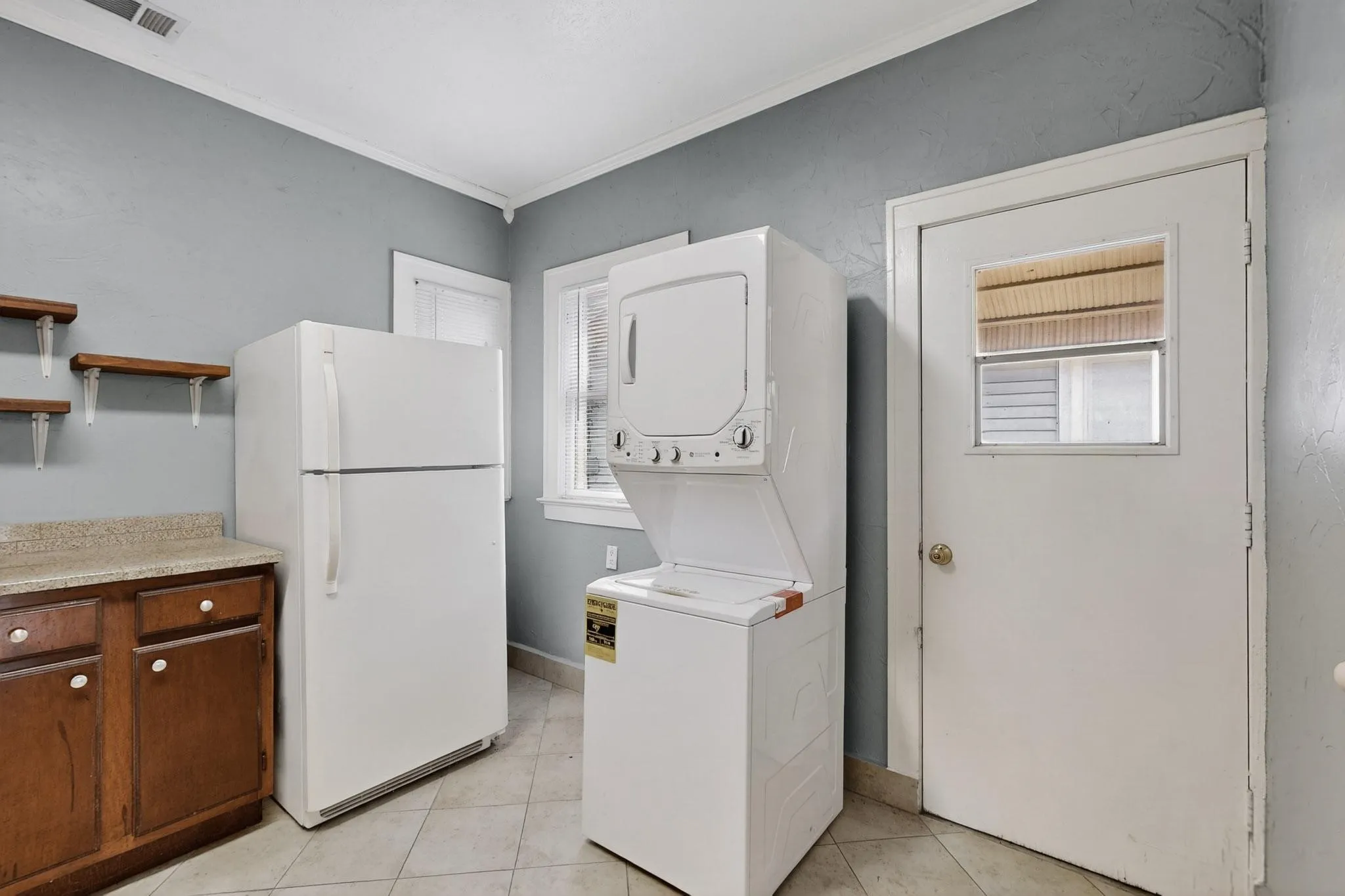 Duplex For Rent in Dallas County , 5934 Velasco Avenue, Dallas, Texas 75206, 1 Bedroom, 1 Bathroom, Garage spaces, 932 Sqft, built in 1926, mls#21351309, Real Estate Agent in Dallas, Homes For Rent in Dallas county, Homes For Rent in Dallas, Realtor in Dallas Texas, Real Estate Brokerage Independent Realty Texas, Luminita Cordes Realtor