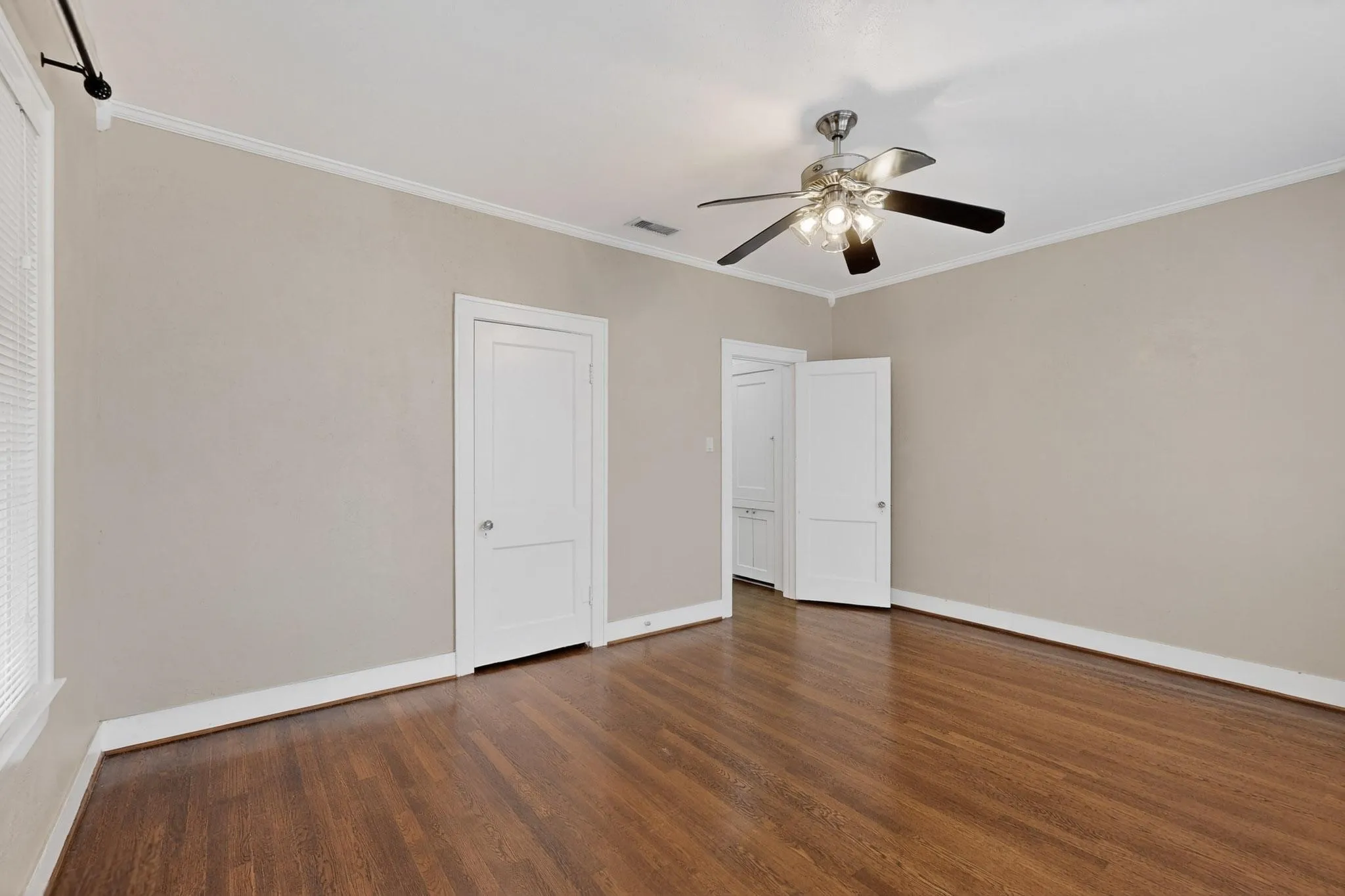 Duplex For Rent in Dallas County , 5934 Velasco Avenue, Dallas, Texas 75206, 1 Bedroom, 1 Bathroom, Garage spaces, 932 Sqft, built in 1926, mls#21351309, Real Estate Agent in Dallas, Homes For Rent in Dallas county, Homes For Rent in Dallas, Realtor in Dallas Texas, Real Estate Brokerage Independent Realty Texas, Luminita Cordes Realtor