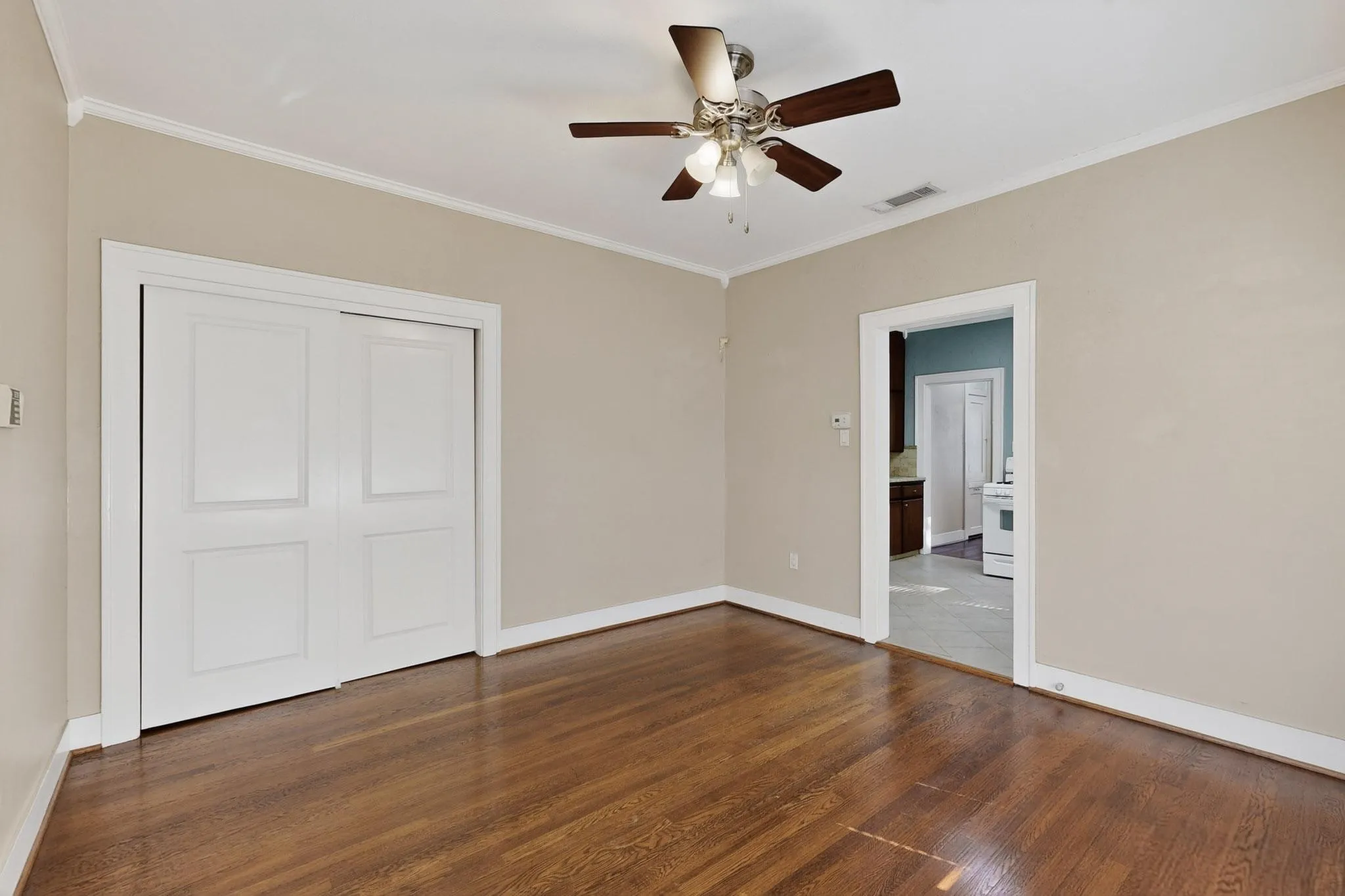 Duplex For Rent in Dallas County , 5934 Velasco Avenue, Dallas, Texas 75206, 1 Bedroom, 1 Bathroom, Garage spaces, 932 Sqft, built in 1926, mls#21351309, Real Estate Agent in Dallas, Homes For Rent in Dallas county, Homes For Rent in Dallas, Realtor in Dallas Texas, Real Estate Brokerage Independent Realty Texas, Luminita Cordes Realtor