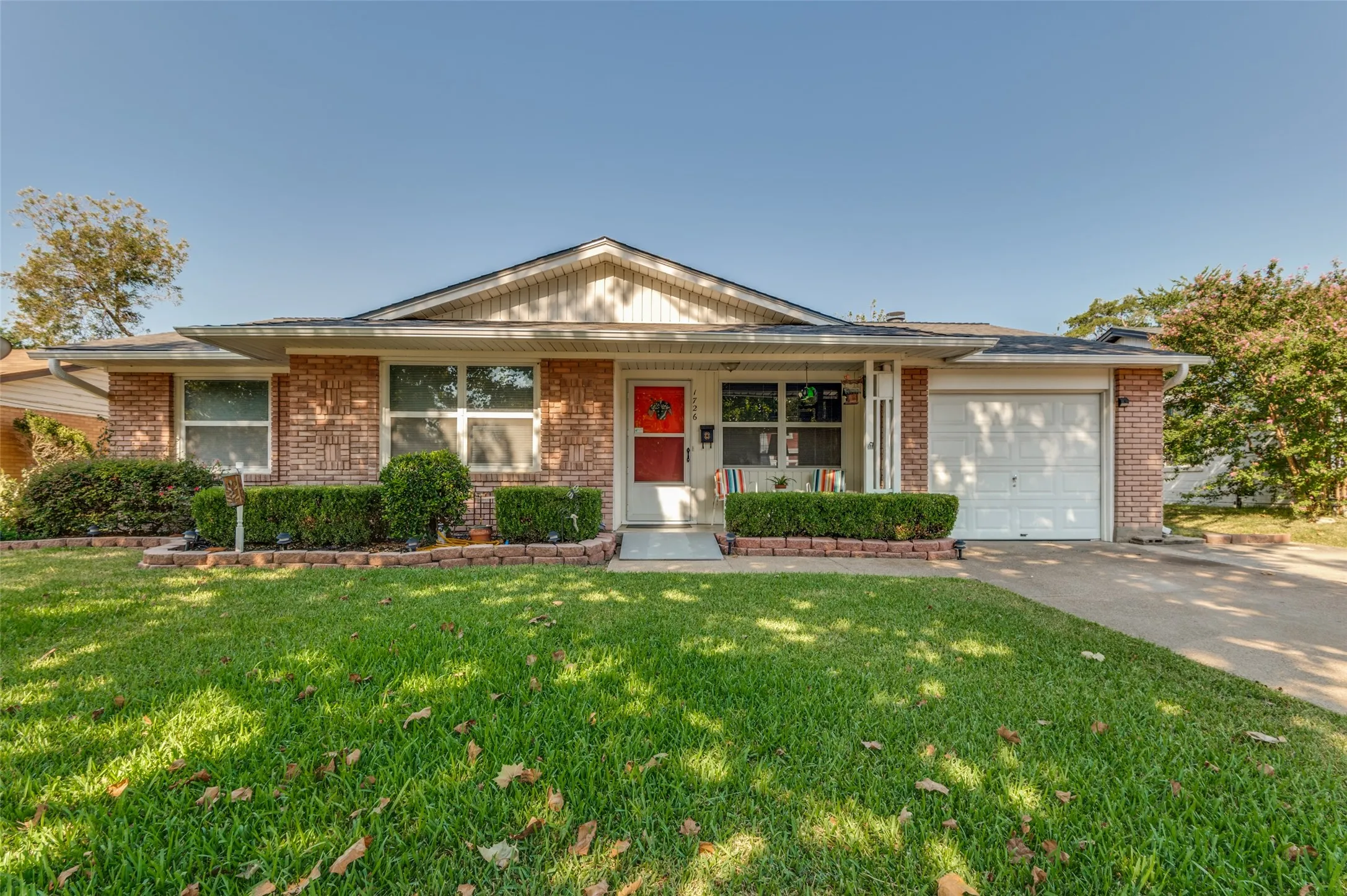Single Family Residence For Sale in Dallas County , 1726 Dorothy Drive, Grand Prairie, Texas 75051, 3 Bedroom, 1 Bathroom, 1 Garage spaces, 1,098 Sqft, built in 1956, mls#21373512, Real Estate Agent in Grand Prairie, Homes For Sale in Dallas county, Homes For Sale in Grand Prairie, Realtor in Grand Prairie Texas, Real Estate Brokerage Independent Realty Texas, Luminita Cordes Realtor
