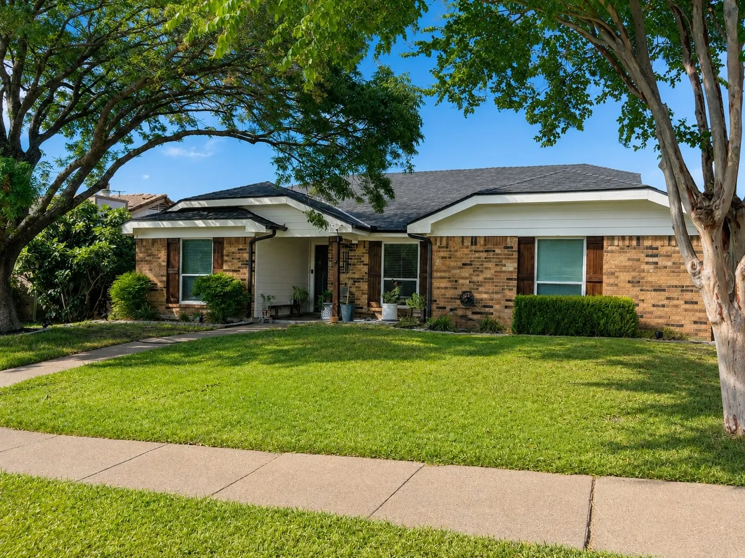 Single Family Residence For Sale in Dallas County , 2803 Eagle Pass, Mesquite, Texas 75150, 3 Bedroom, 2 Bathroom, Garage spaces, 2,012 Sqft, built in 1984, mls#21375493, Real Estate Agent in Mesquite, Homes For Sale in Dallas county, Homes For Sale in Mesquite, Realtor in Mesquite Texas, Real Estate Brokerage Independent Realty Texas, Luminita Cordes Realtor