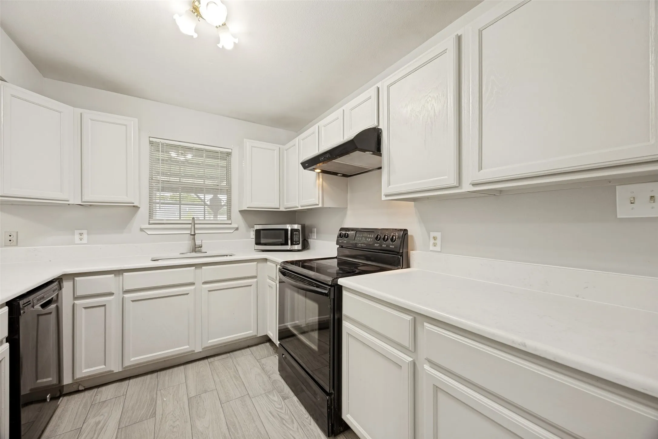 Single Family Residence For Sale in Hunt County , 1009 Enlow Circle, Commerce, Texas 75428, 3 Bedroom, 2 Bathroom, 1 Garage spaces, 1,285 Sqft, built in 1999, mls#21376050, Real Estate Agent in Commerce, Homes For Sale in Hunt county, Homes For Sale in Commerce, Realtor in Commerce Texas, Real Estate Brokerage Independent Realty Texas, Luminita Cordes Realtor