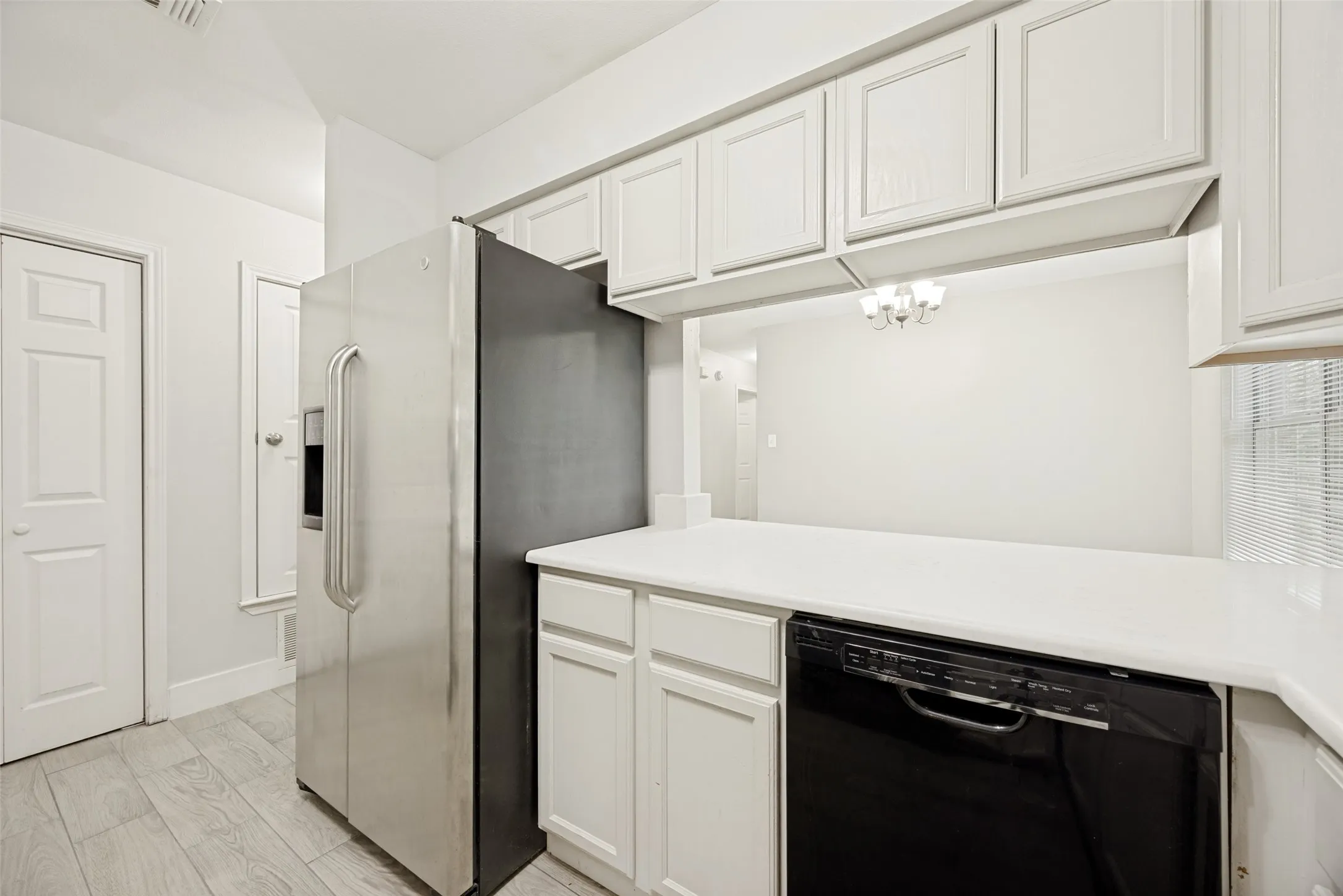 Single Family Residence For Sale in Hunt County , 1009 Enlow Circle, Commerce, Texas 75428, 3 Bedroom, 2 Bathroom, 1 Garage spaces, 1,285 Sqft, built in 1999, mls#21376050, Real Estate Agent in Commerce, Homes For Sale in Hunt county, Homes For Sale in Commerce, Realtor in Commerce Texas, Real Estate Brokerage Independent Realty Texas, Luminita Cordes Realtor