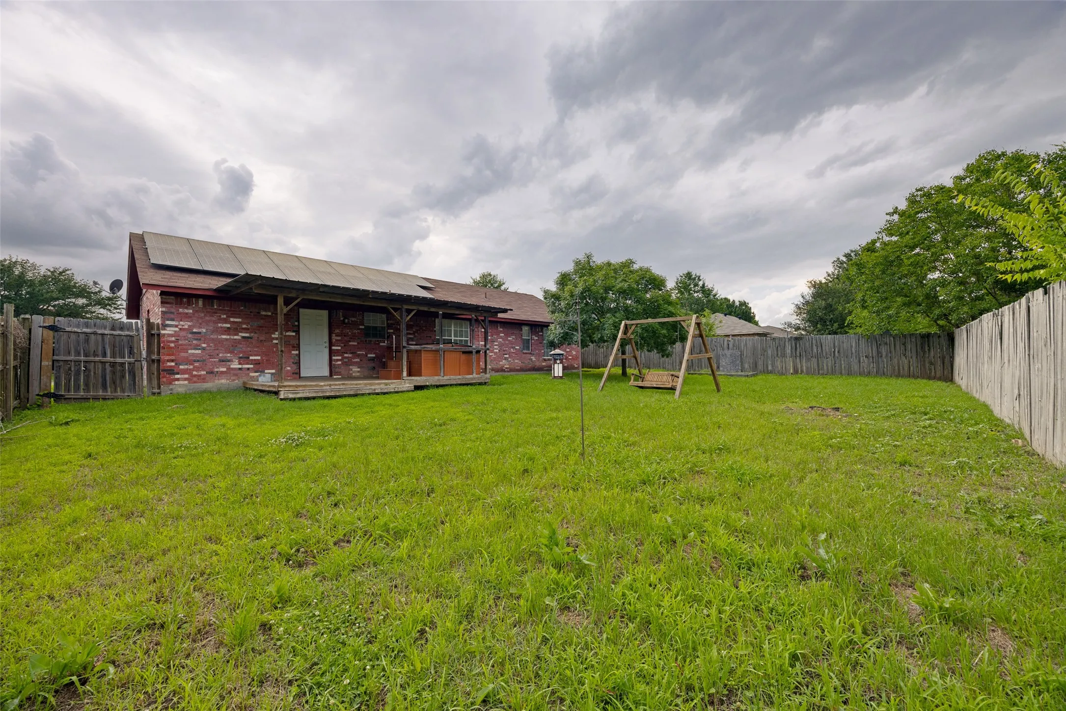 Single Family Residence For Sale in Hunt County , 1009 Enlow Circle, Commerce, Texas 75428, 3 Bedroom, 2 Bathroom, 1 Garage spaces, 1,285 Sqft, built in 1999, mls#21376050, Real Estate Agent in Commerce, Homes For Sale in Hunt county, Homes For Sale in Commerce, Realtor in Commerce Texas, Real Estate Brokerage Independent Realty Texas, Luminita Cordes Realtor