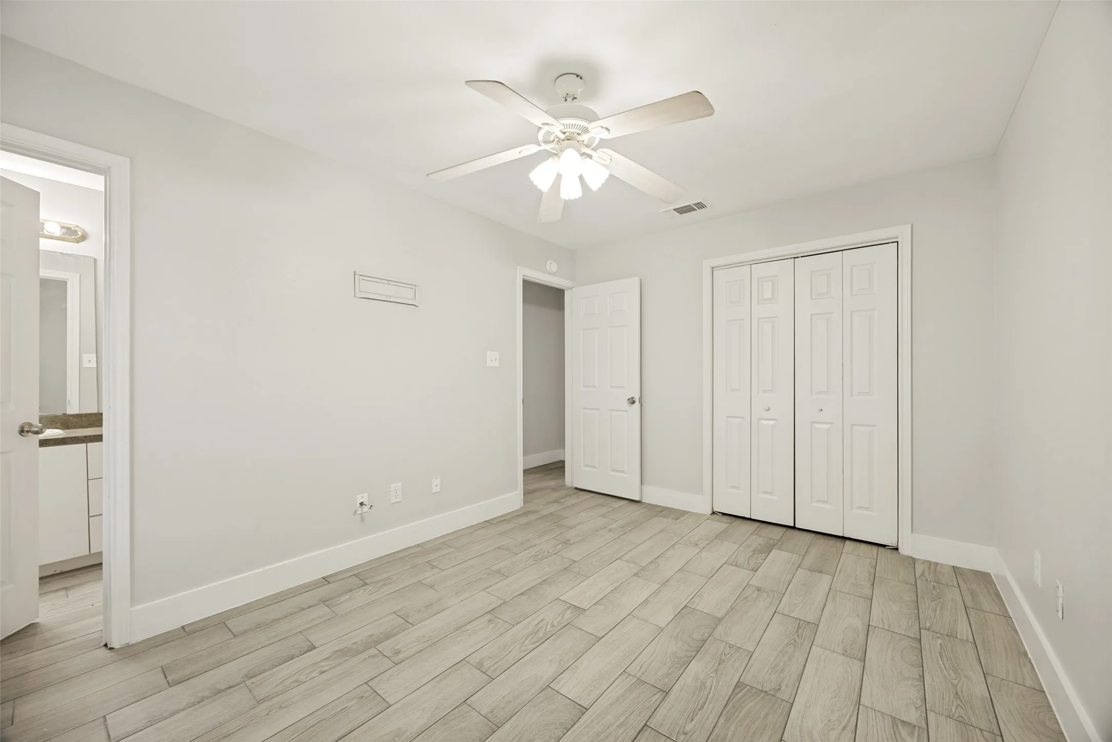 Single Family Residence For Sale in Hunt County , 1009 Enlow Circle, Commerce, Texas 75428, 3 Bedroom, 2 Bathroom, 1 Garage spaces, 1,285 Sqft, built in 1999, mls#21376050, Real Estate Agent in Commerce, Homes For Sale in Hunt county, Homes For Sale in Commerce, Realtor in Commerce Texas, Real Estate Brokerage Independent Realty Texas, Luminita Cordes Realtor